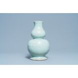 A Chinese monochrome celadon crackle-glazed double gourd vase, 18/19th C.