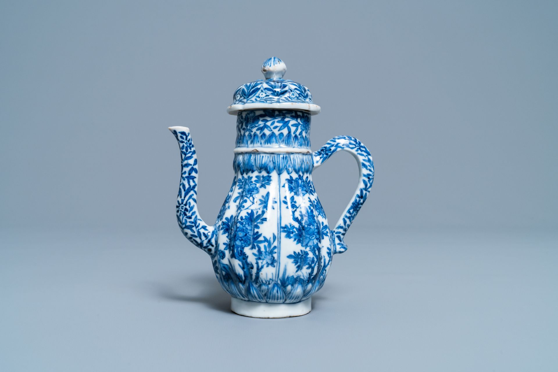 A tall Chinese blue and white teapot and cover, Kangxi - Image 2 of 7
