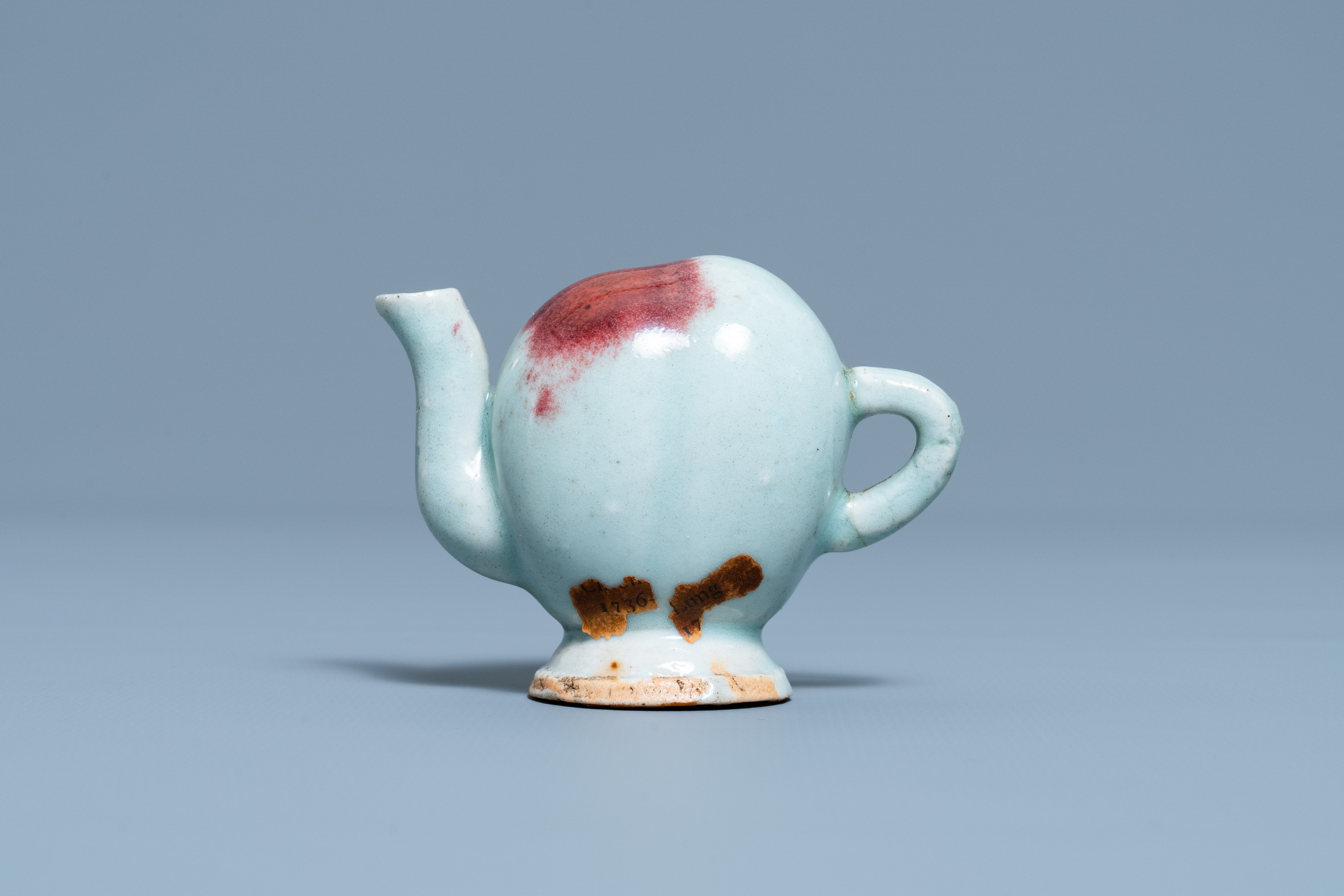 A Chinese miniature peach-shaped cadogan teapot with junyao glaze, Kangxi/Qianlong - Image 2 of 7