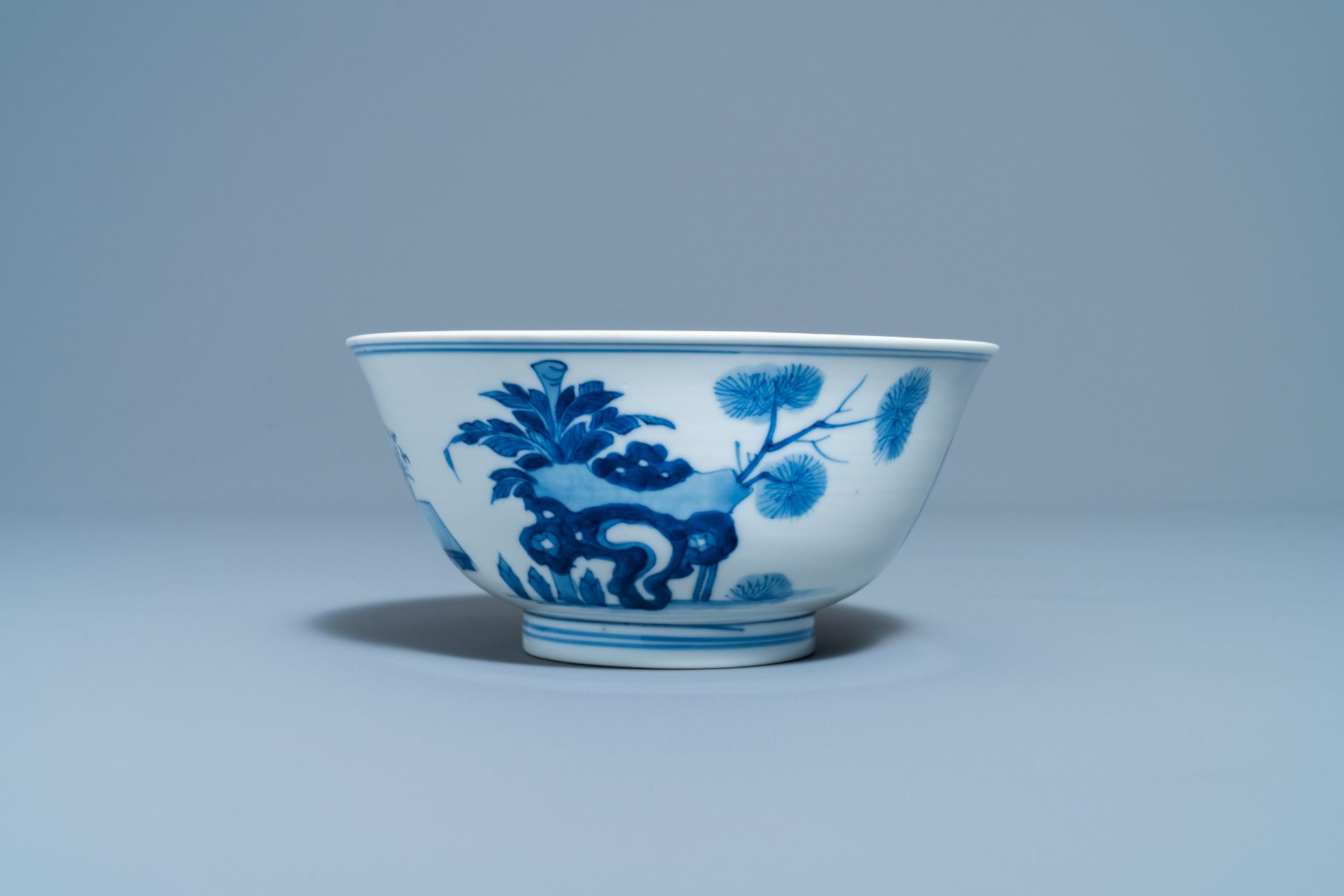A Chinese blue and white 'Long Eliza' bowl, 'Qi Zhen Ru Yu' mark, Kangxi - Image 3 of 7