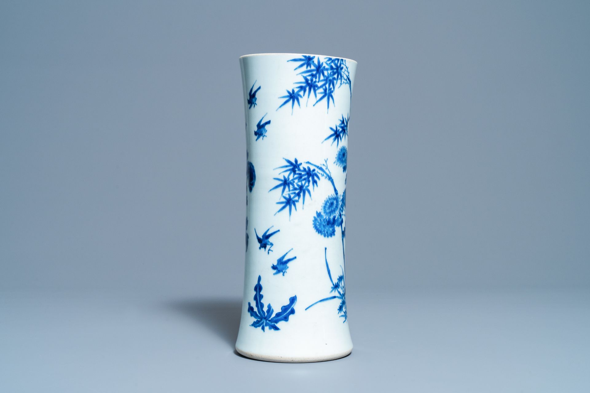 A Chinese blue and white beaker vase, Transitional period - Image 4 of 6