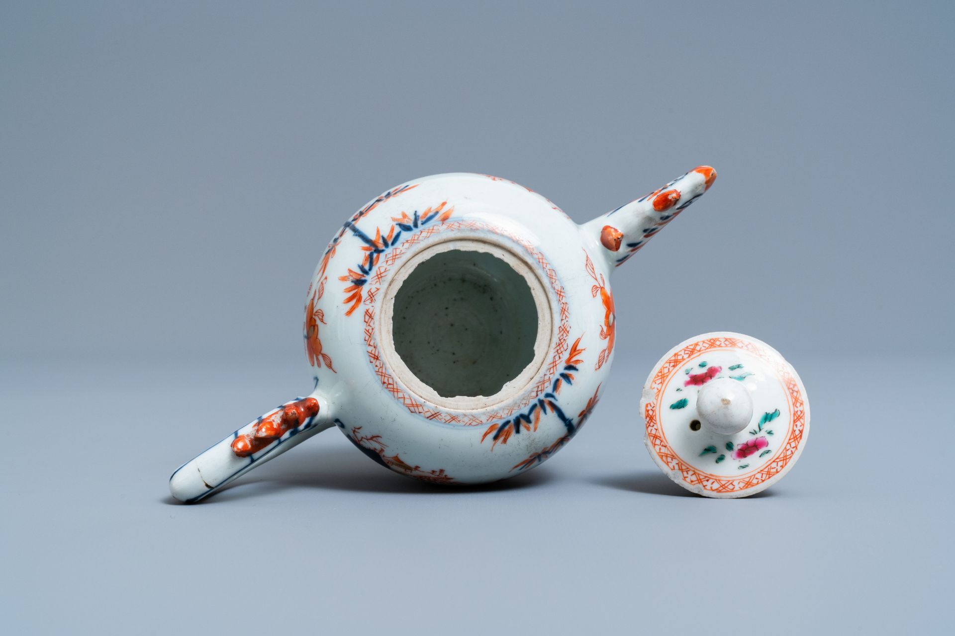A Chinese Imari-style teapot, Kangxi - Image 6 of 7