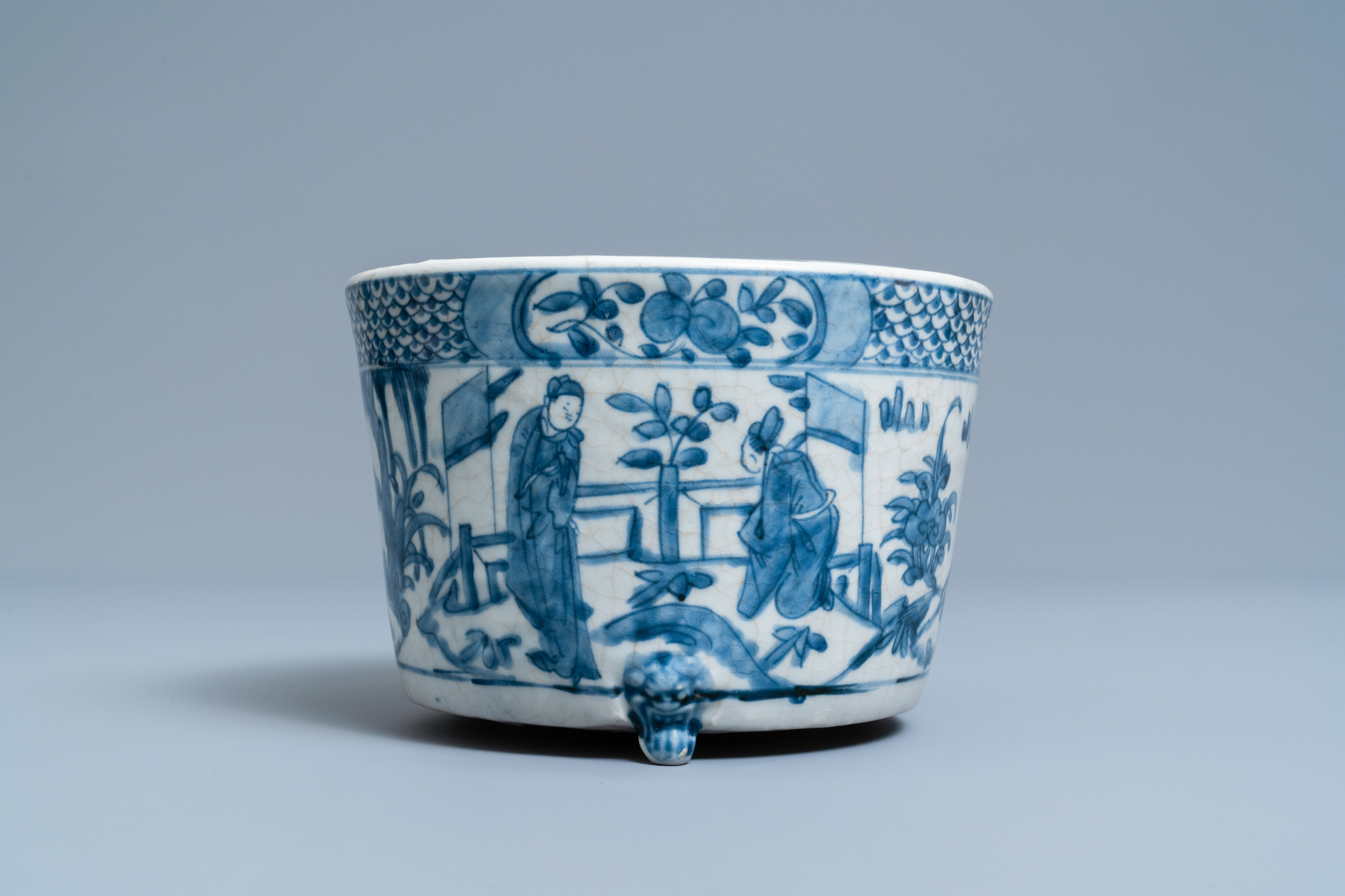 A Chinese blue and white Swatow tripod censer, Ming - Image 2 of 7