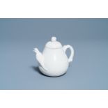 A Chinese Dehua blanc de Chine teapot, inscribed Yi Gong, 18/19th C.