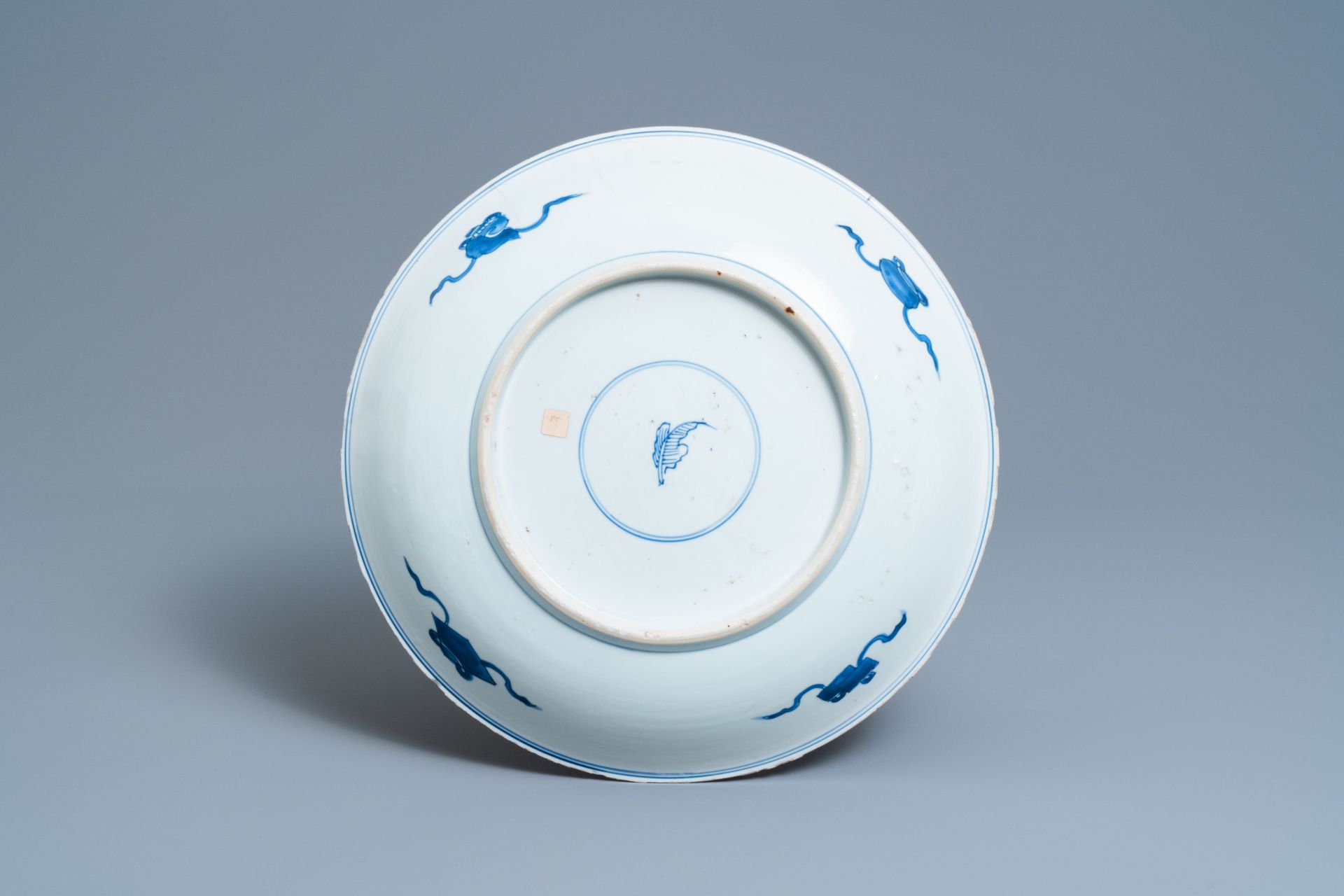 A pair of Chinese blue and white 'lotus scroll' chargers, Kangxi - Image 5 of 5