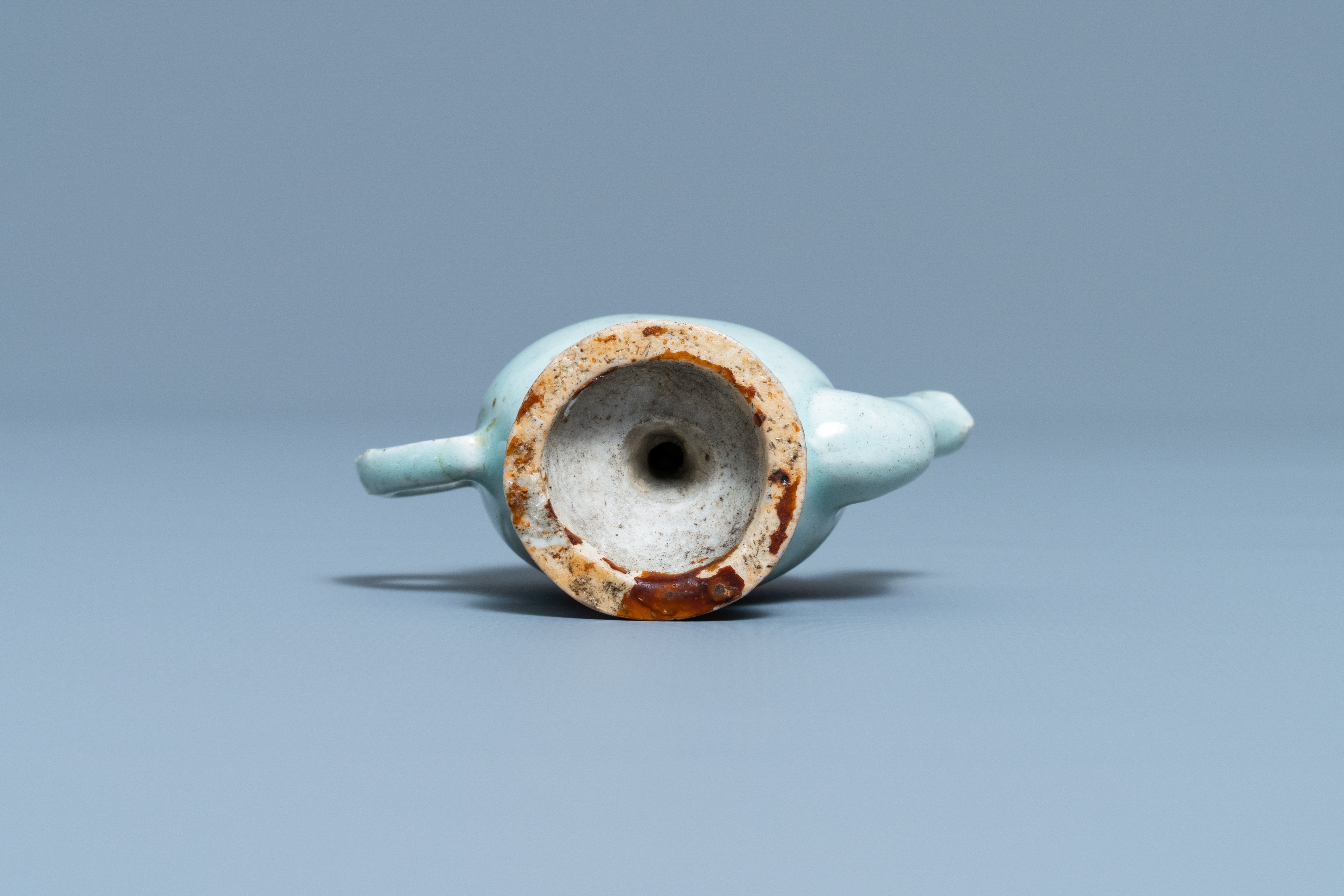A Chinese miniature peach-shaped cadogan teapot with junyao glaze, Kangxi/Qianlong - Image 7 of 7
