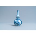 A Chinese blue and white double gourd vase with floral design, Wanli