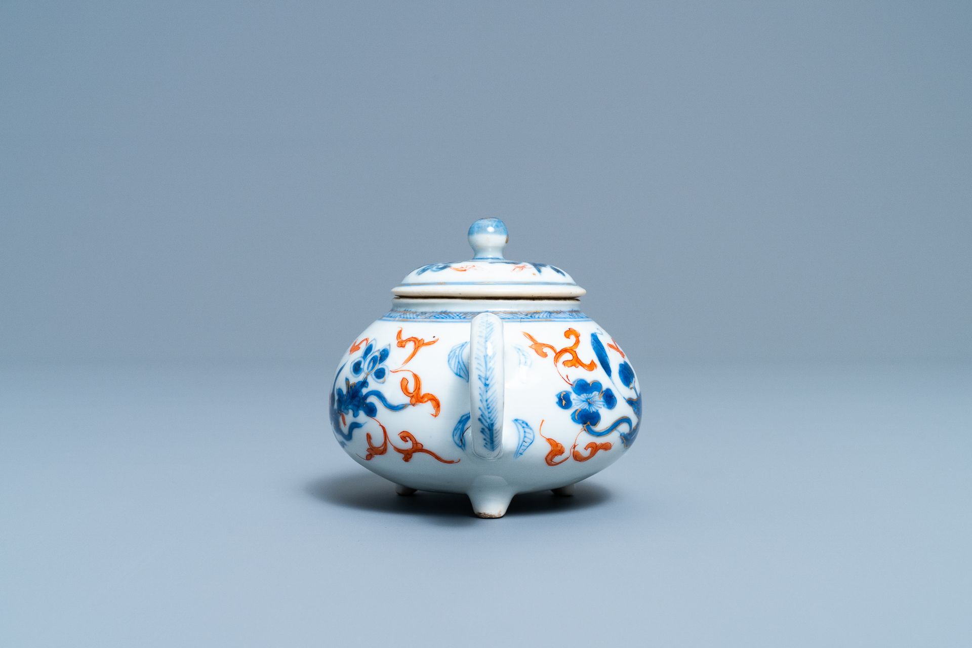 A Chinese blue, white, iron red and gilt tripod teapot and cover, Kangxi - Image 3 of 12