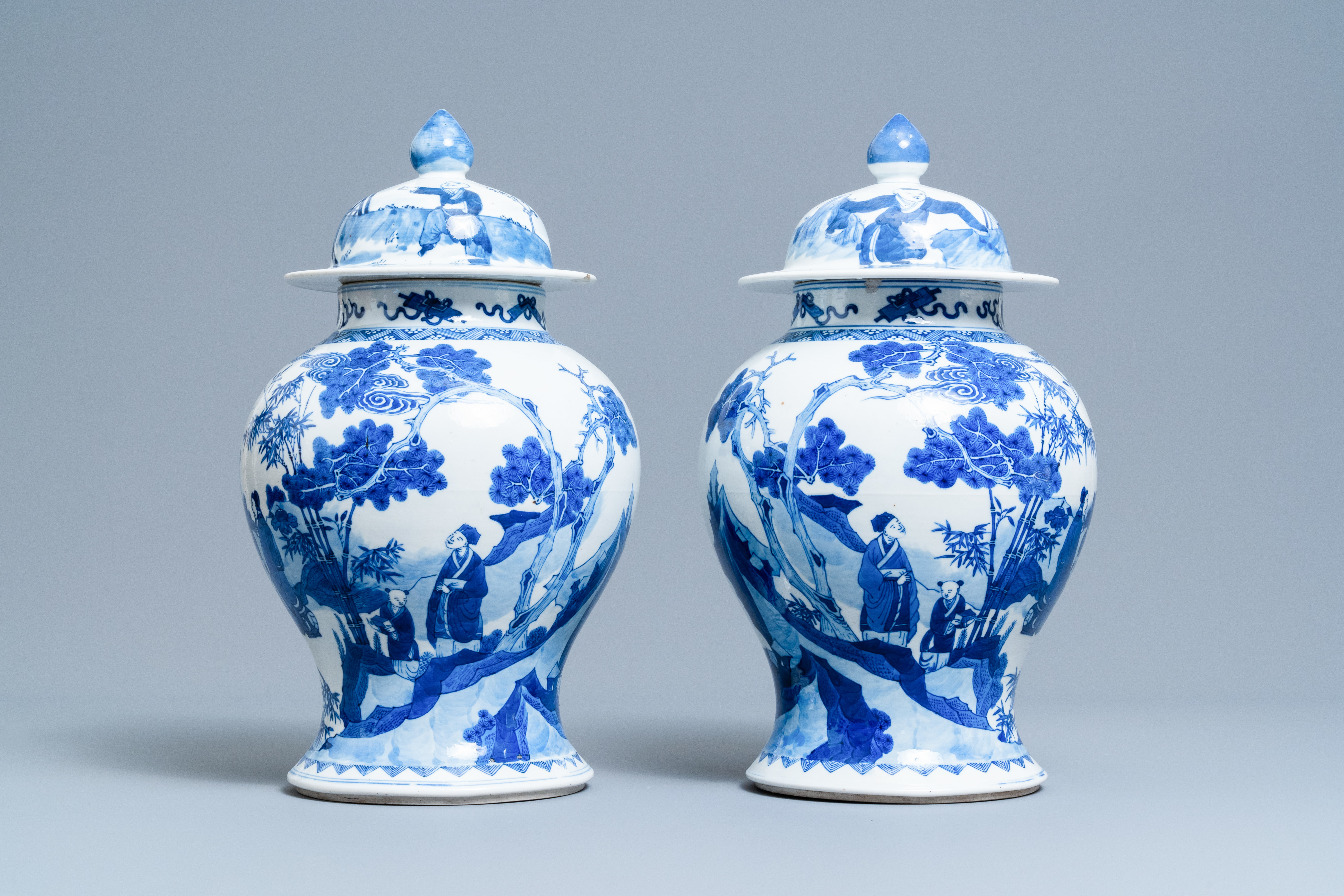 A pair of Chinese blue and white vases and covers with figures in a landscape, 19th C. - Image 2 of 8