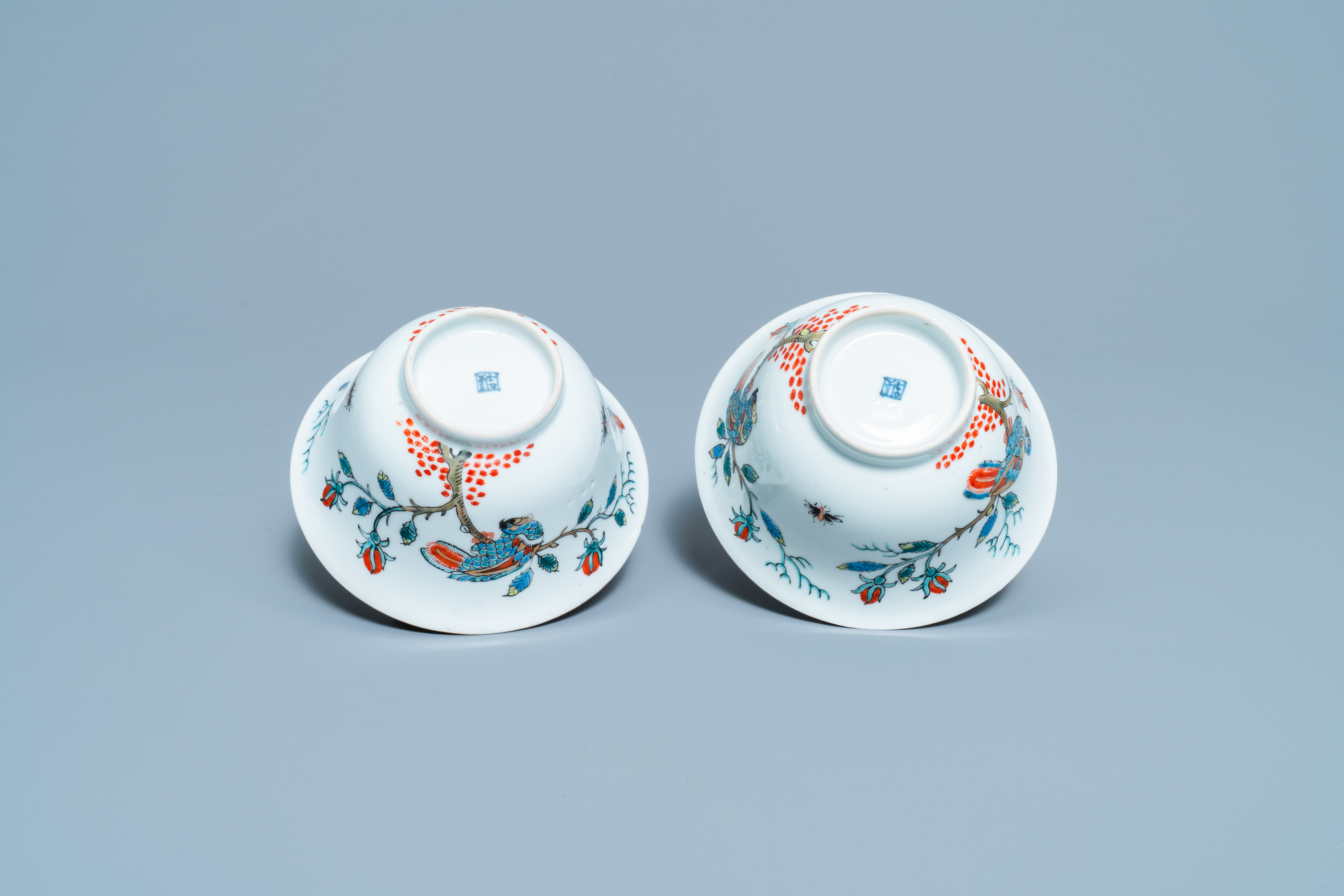 A pair of Chinese Dutch-decorated 'parrot' bowls, Kangxi - Image 7 of 7