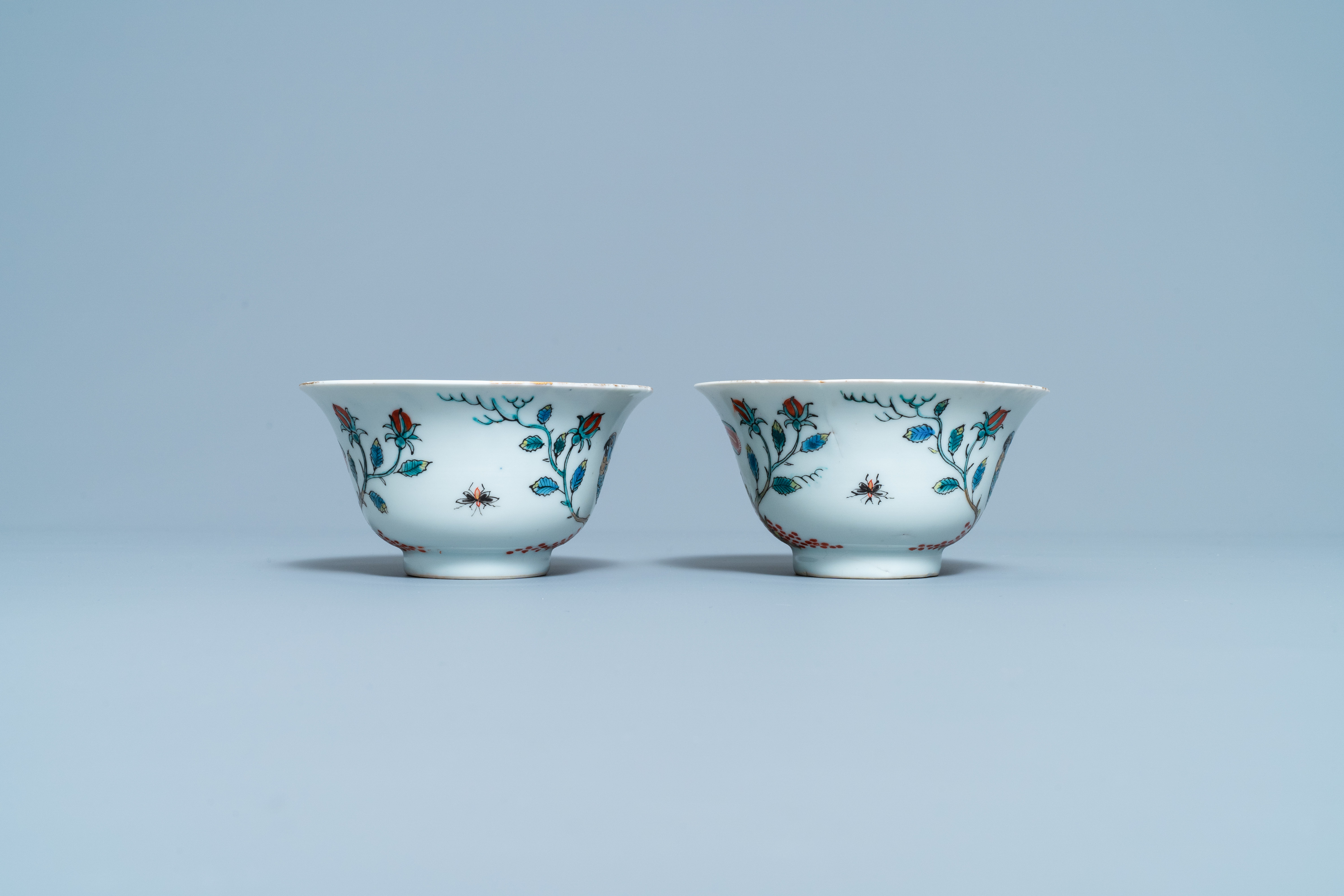 A pair of Chinese Dutch-decorated 'parrot' bowls, Kangxi - Image 5 of 7