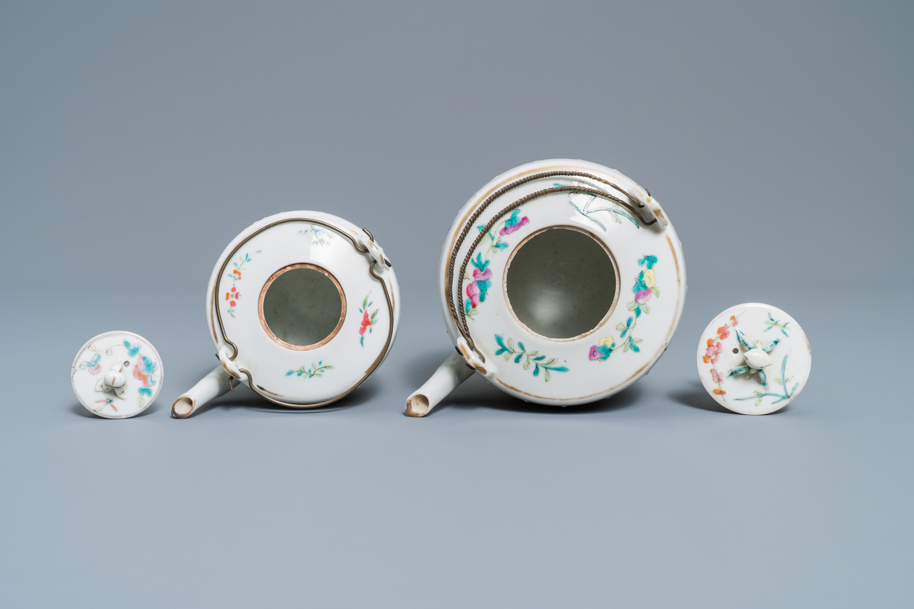 Two Chinese famille rose teapots and four covered bowls on stands, 19th C. - Image 16 of 42