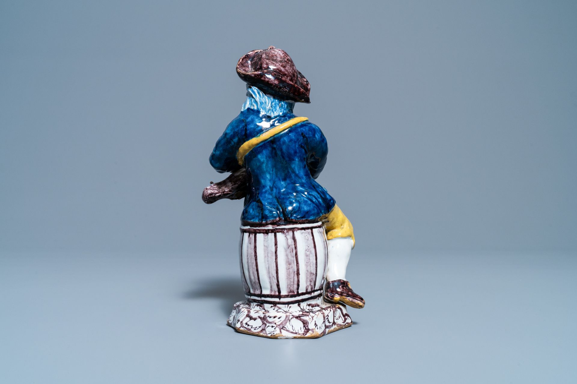 A polychrome Dutch Delft figure of a hurdy-gurdy player, 18th C. - Image 5 of 8