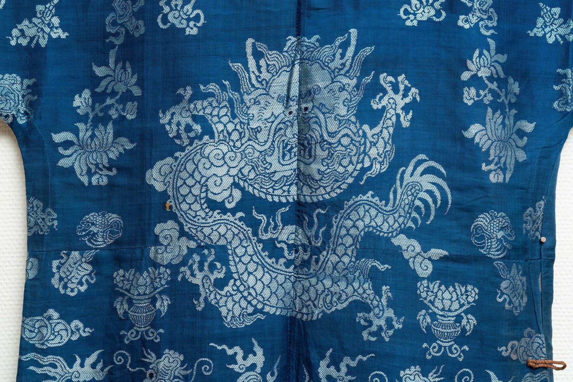 A Chinese embroidered silk summer 'dragon' robe, 19th C. - Image 6 of 13