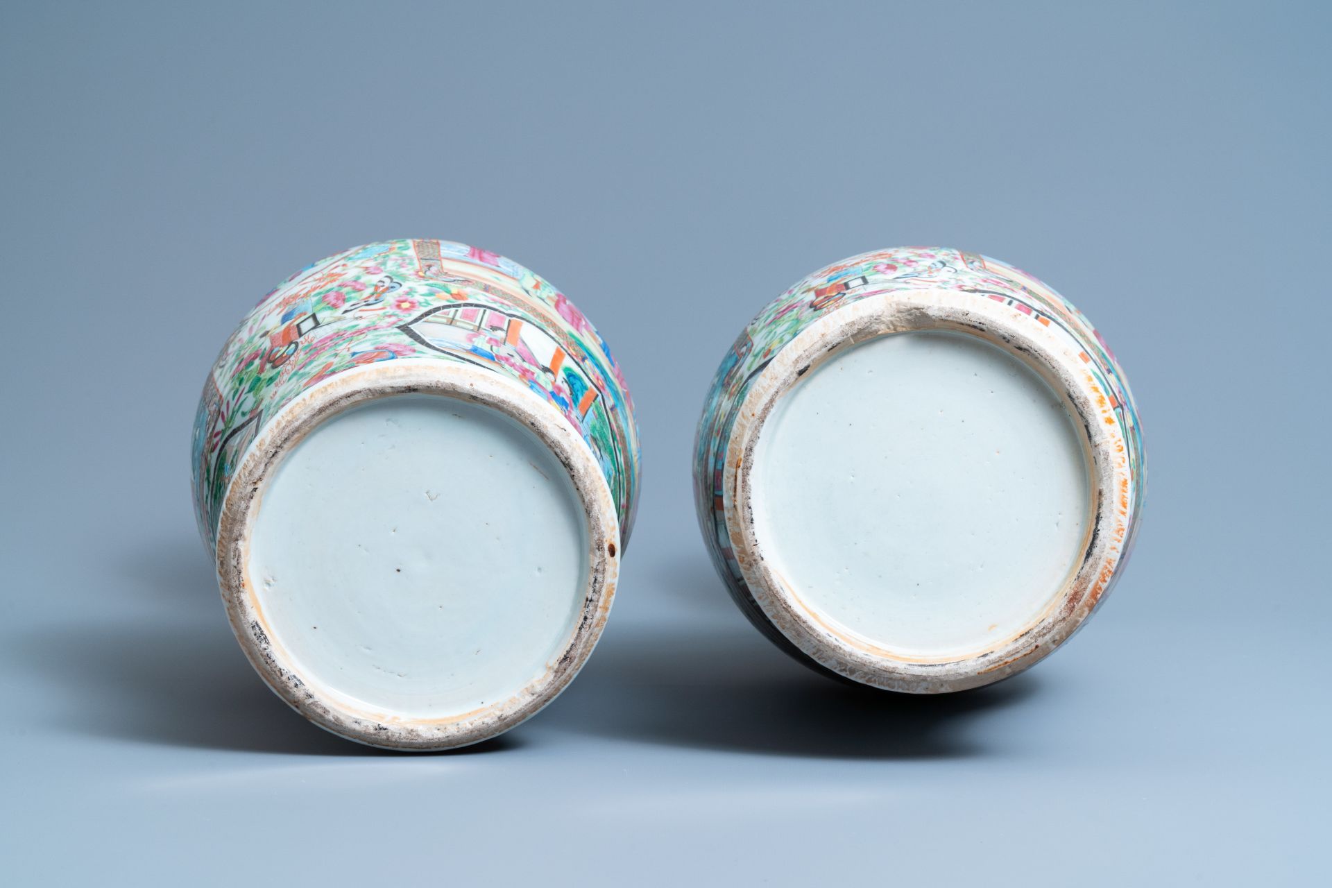 A pair of Chinese Canton famille rose vases, 19th C. - Image 6 of 6