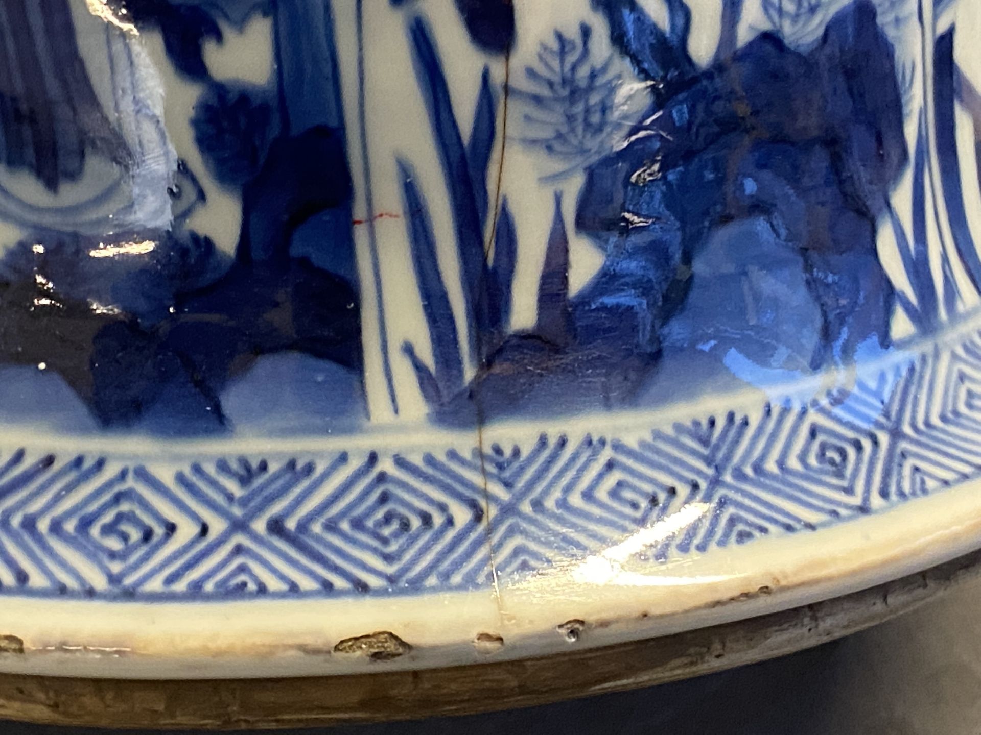 A pair of large Chinese blue and white 'Long Eliza' beaker vases, Kangxi - Image 16 of 36