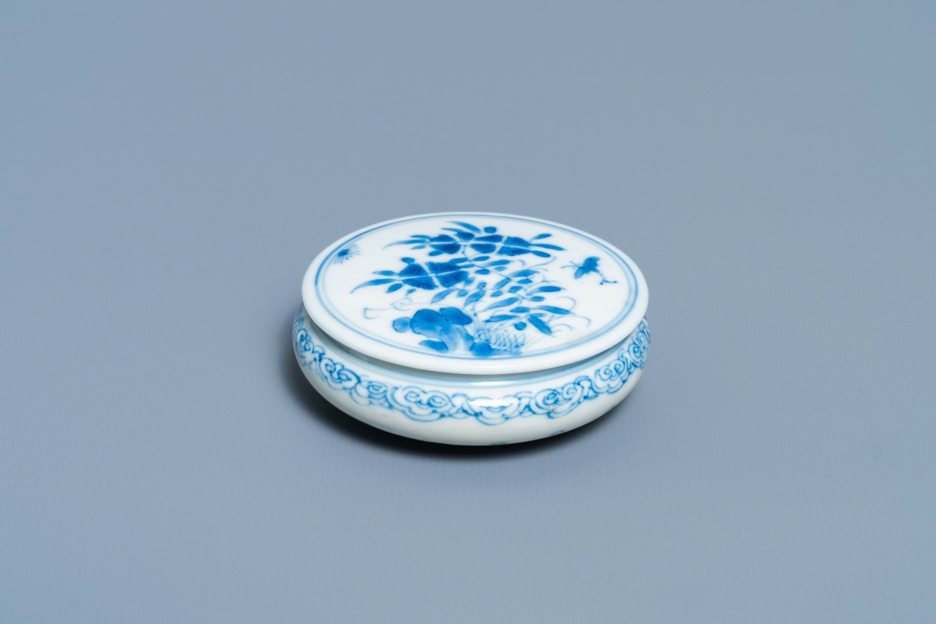 A rare Chinese blue and white 'erotical subject' box and cover, Kangxi - Image 2 of 8