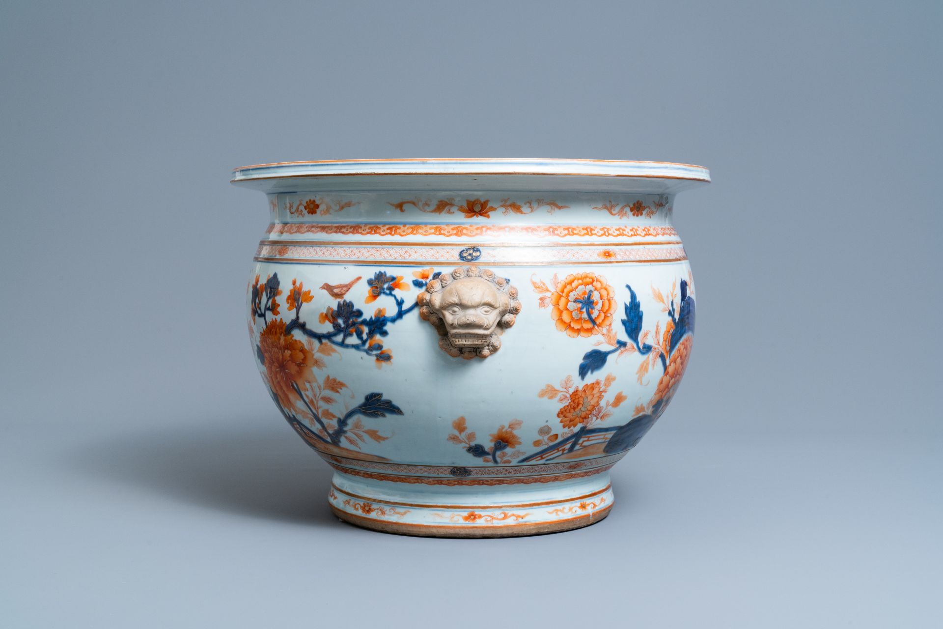 A large Chinese Imari-style fish bowl, Kangxi - Image 3 of 7