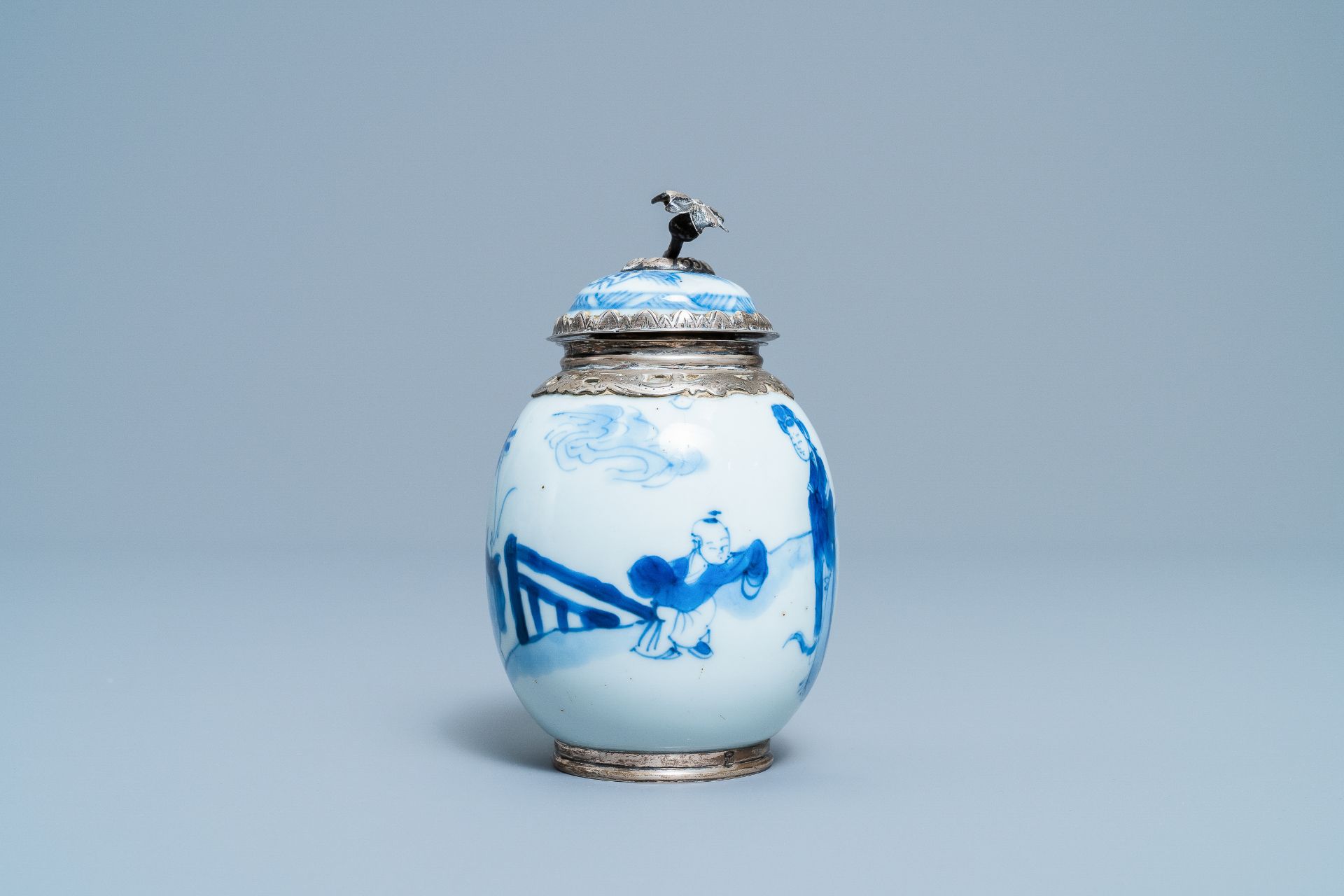 A Chinese blue and white tea caddy with Dutch silver mounts, Kangxi - Image 5 of 10