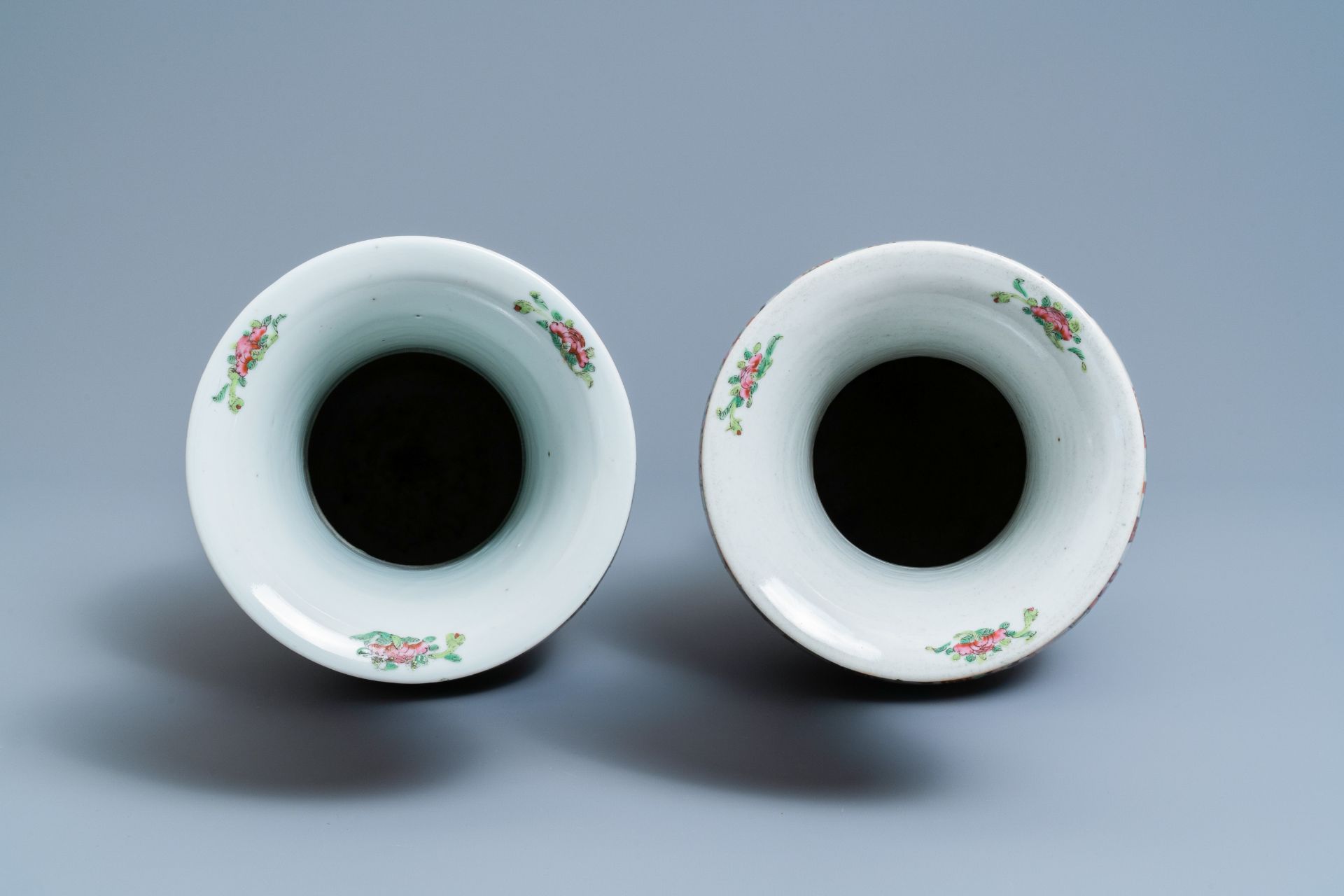 A pair of Chinese Canton famille rose vases, 19th C. - Image 5 of 6