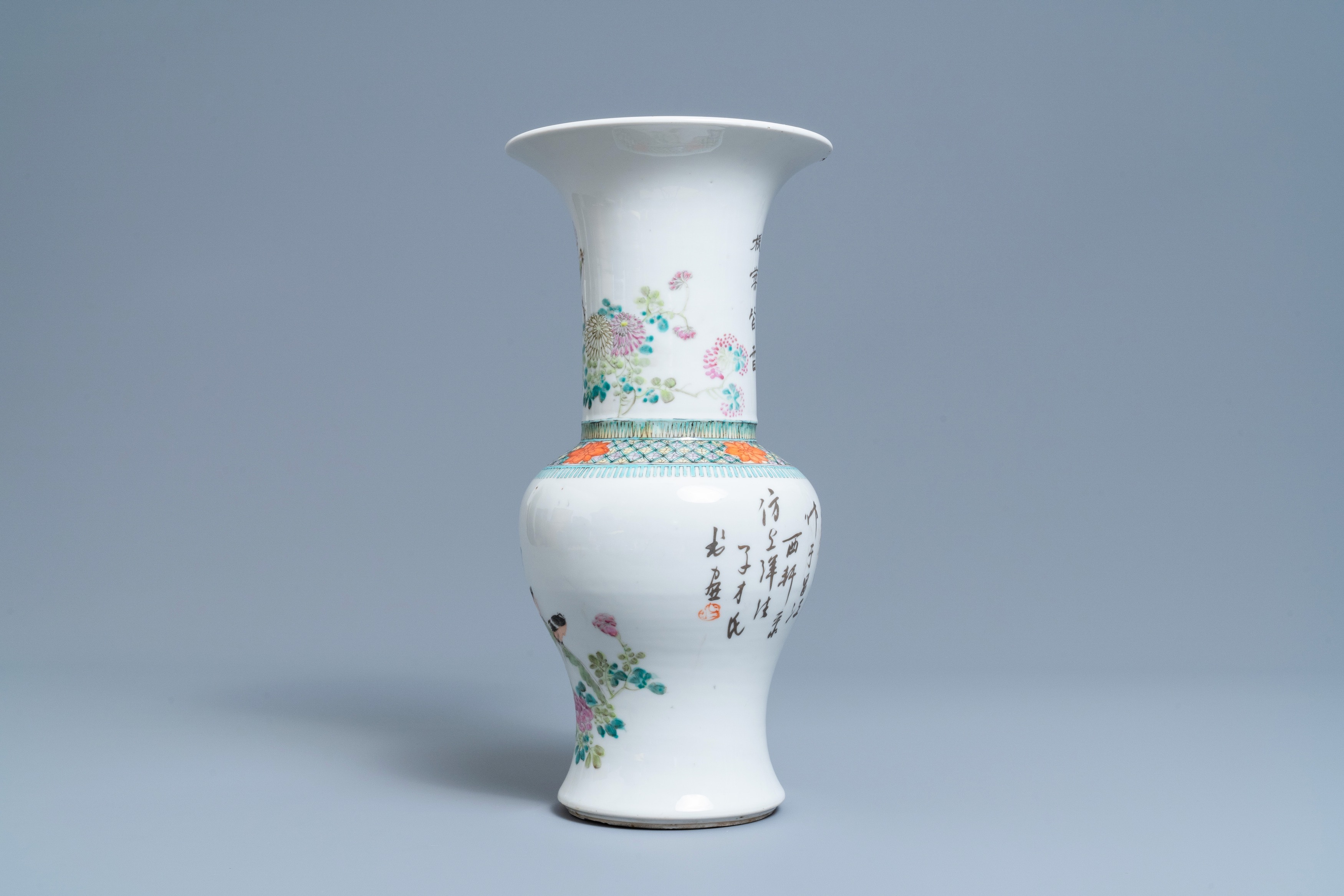 A Chinese qianjiang cai yenyen vase, 19th C. - Image 4 of 6
