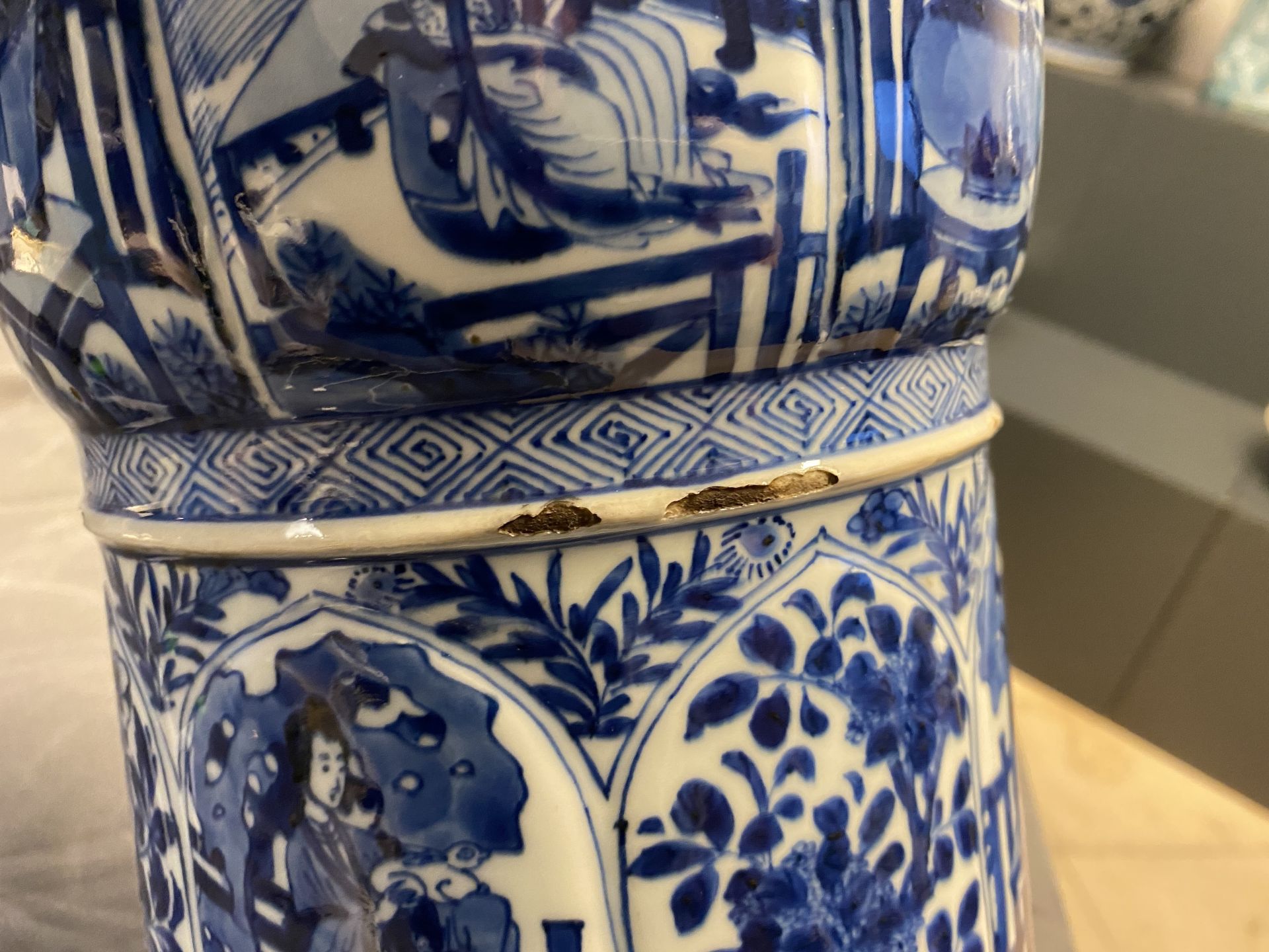 A pair of large Chinese blue and white 'Long Eliza' beaker vases, Kangxi - Image 32 of 36