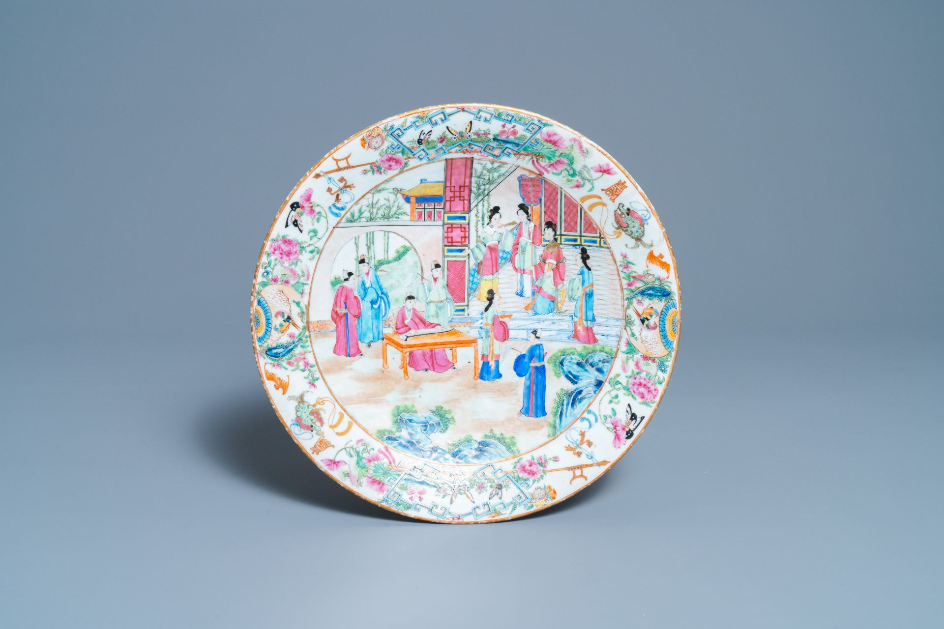 A Chinese Canton famille rose dish and a vase, 19th C. - Image 2 of 9