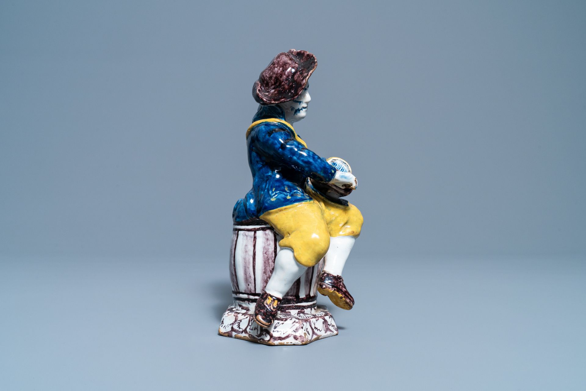 A polychrome Dutch Delft figure of a hurdy-gurdy player, 18th C. - Image 6 of 8