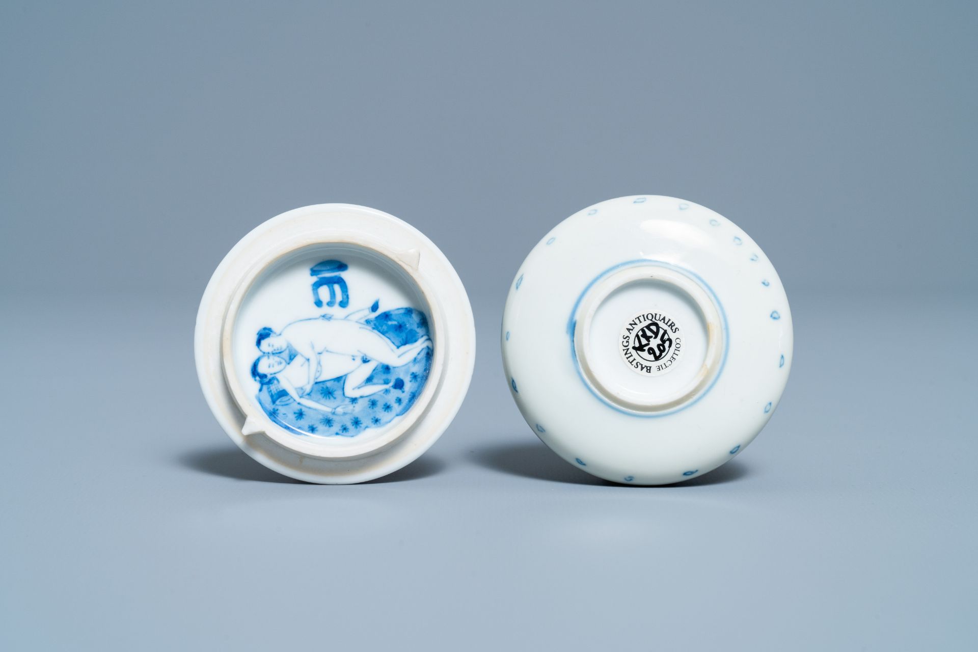 A rare Chinese blue and white 'erotical subject' box and cover, Kangxi - Image 8 of 8