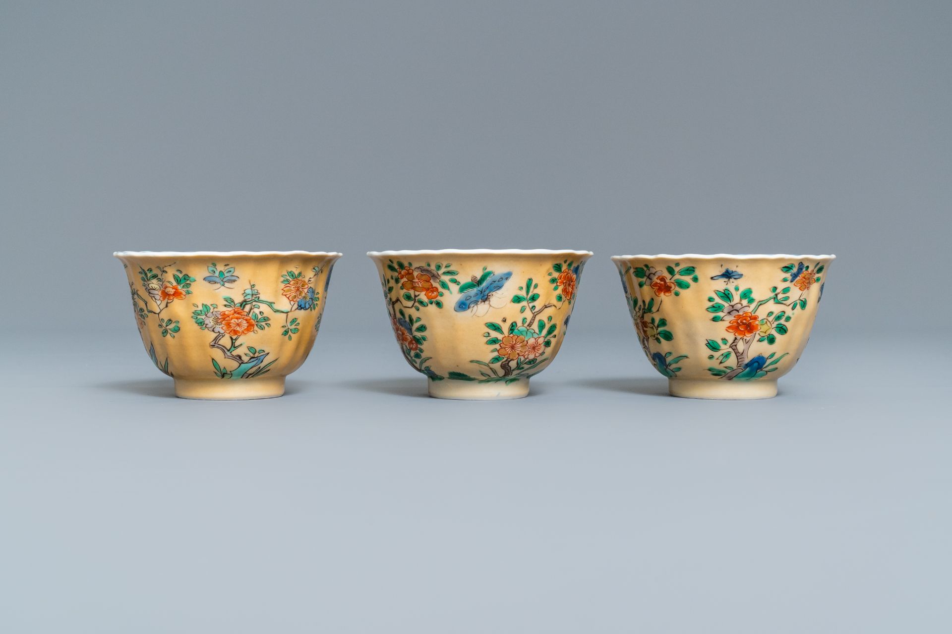 Six lobed Chinese famille verte café-au-lait-ground cups and saucers, Kangxi - Image 14 of 17