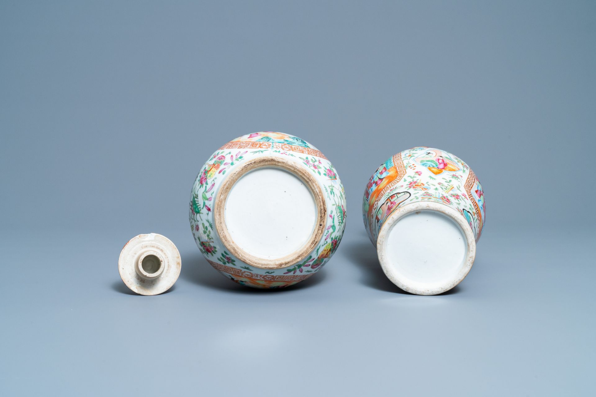 Two Chinese Canton famille rose vases, 19th C. - Image 6 of 6
