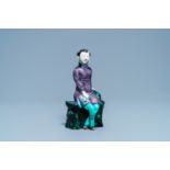 A Chinese polychrome porcelain figure of a seated lady, 19/20th C.