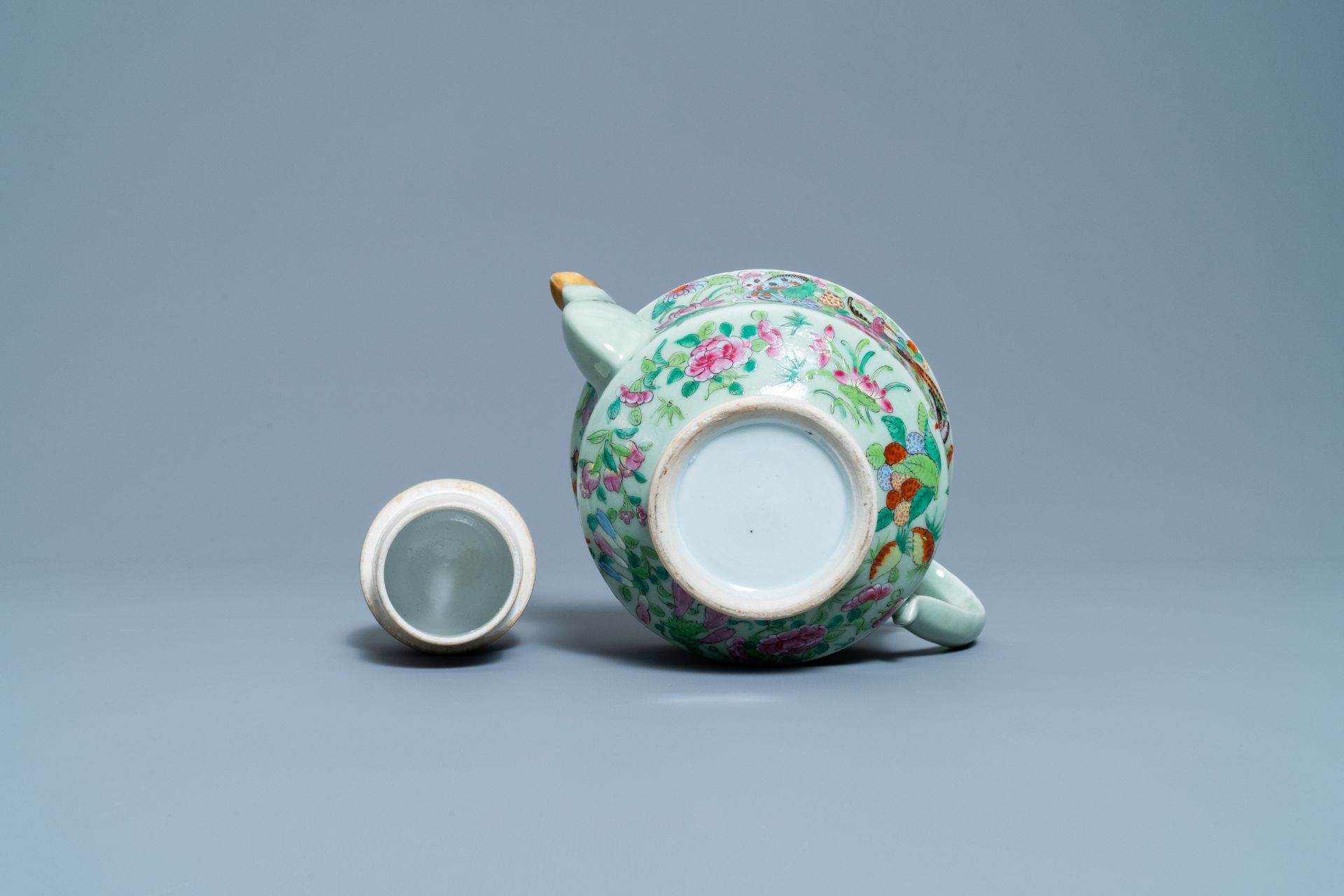 A Chinese Canton famille rose celadon-ground service, 19th C. - Image 13 of 37