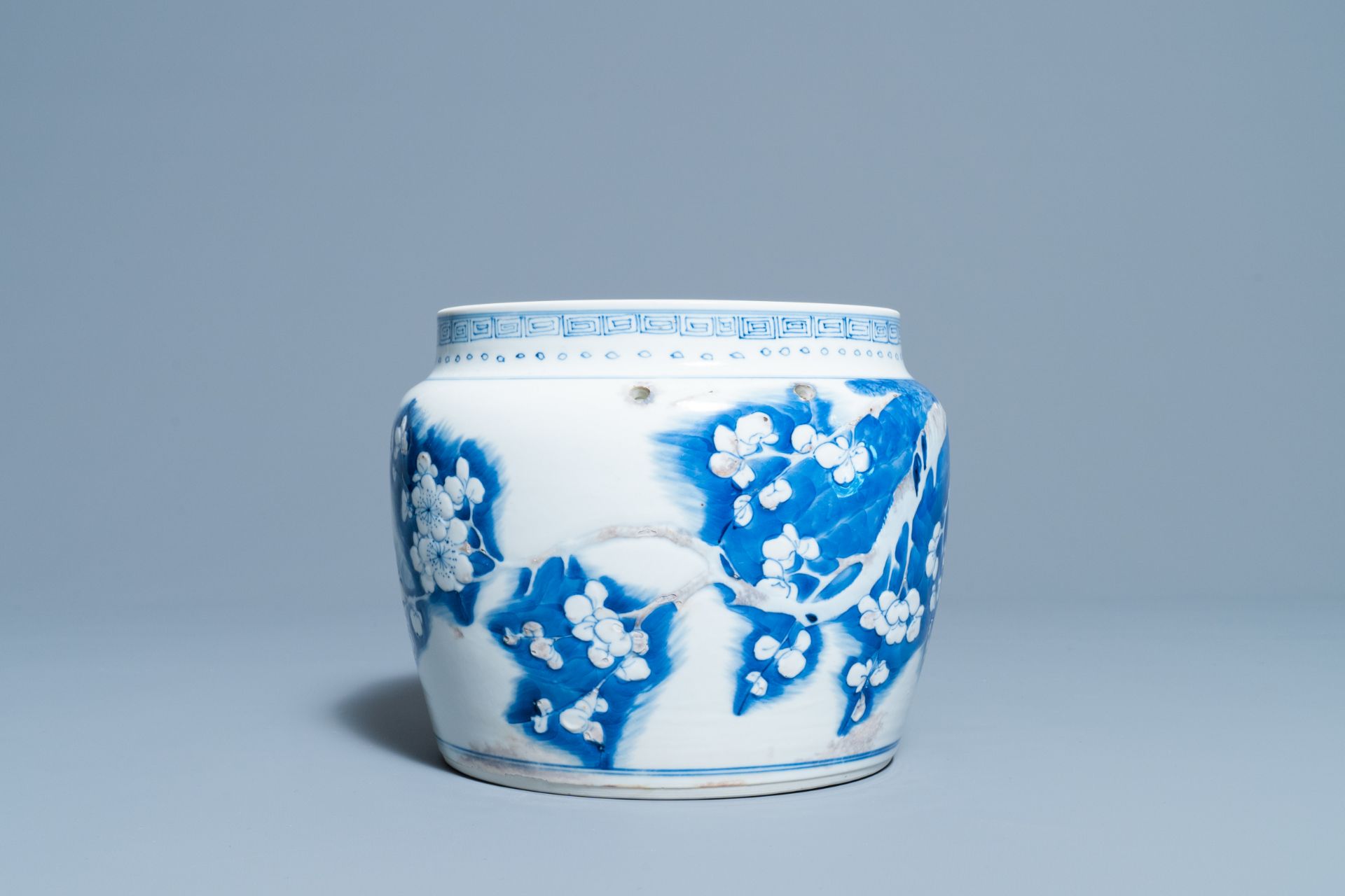 A Chinese blue, white and copper red 'prunus flowers' bowl, Kangxi - Image 5 of 11