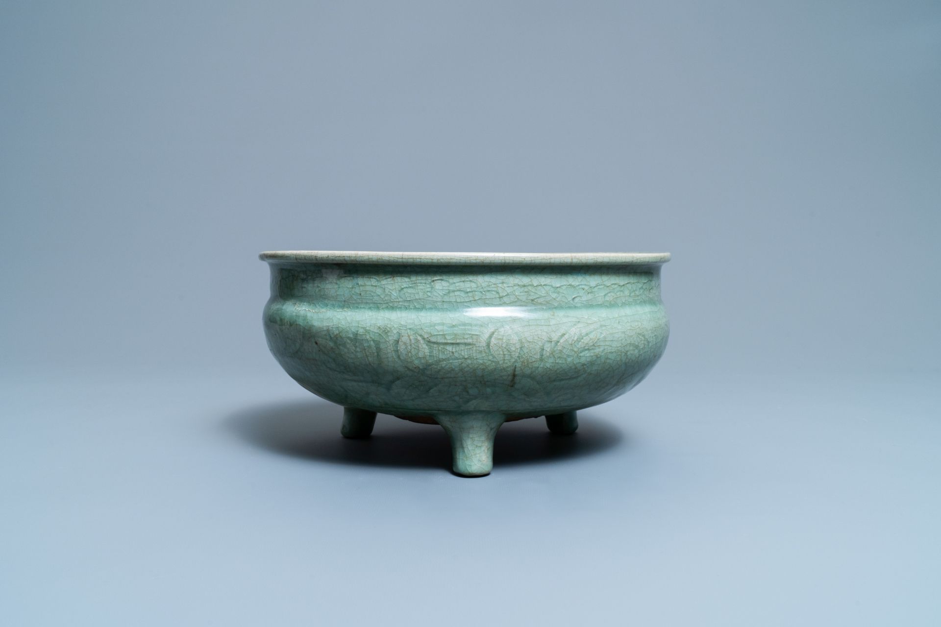 A Chinese Longquan celadon censer with wooden cover and soapstone Buddha finial, Ming - Image 4 of 9
