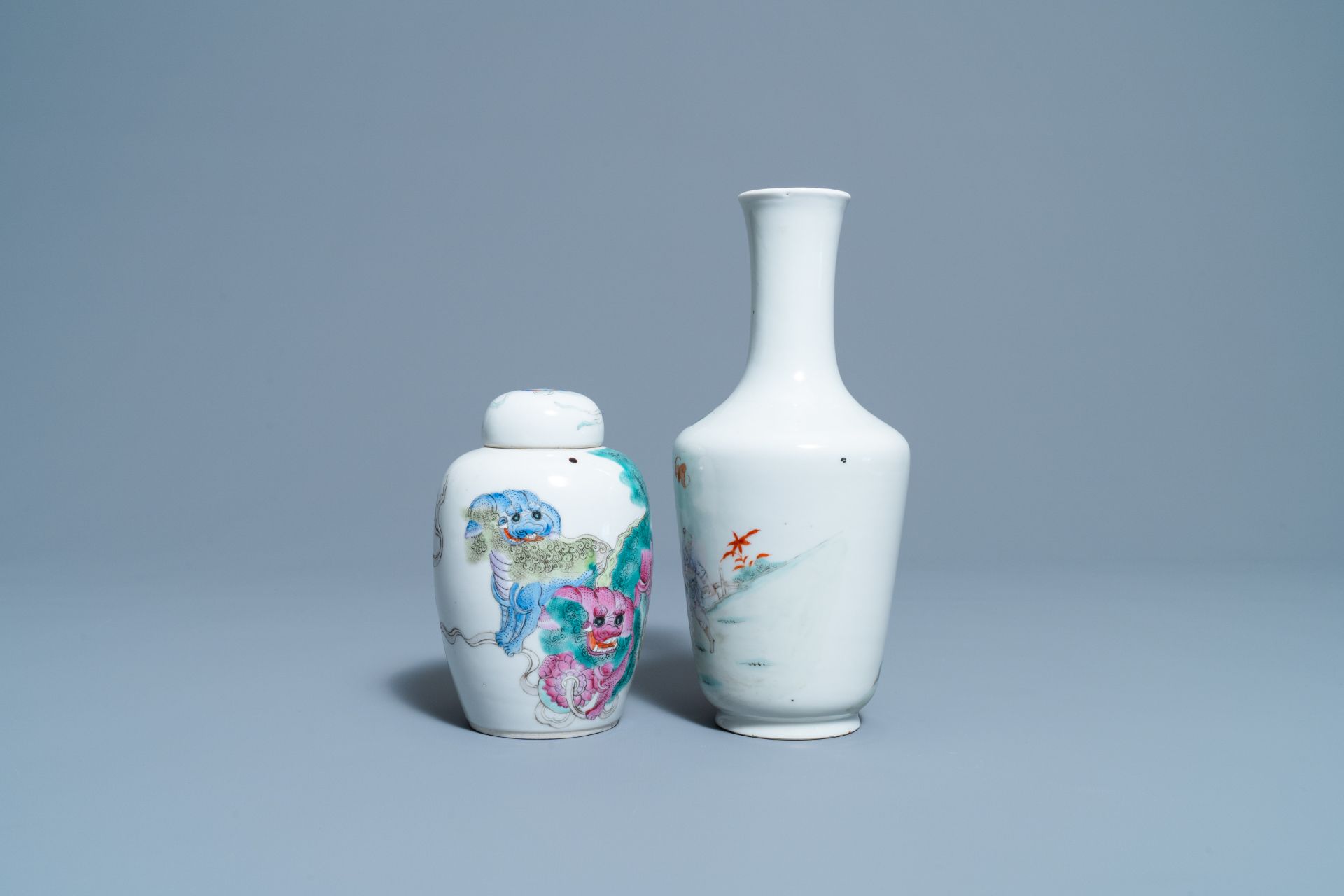 A Chinese famille rose vase and a covered jar with Buddhist lions, 19/20th C. - Image 3 of 6