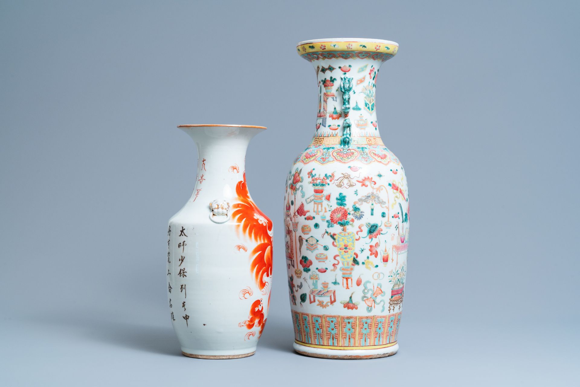 A Chinese famille rose 'antiquities' vase and an iron red Buddhist lion vase, 19/20th C. - Image 2 of 6