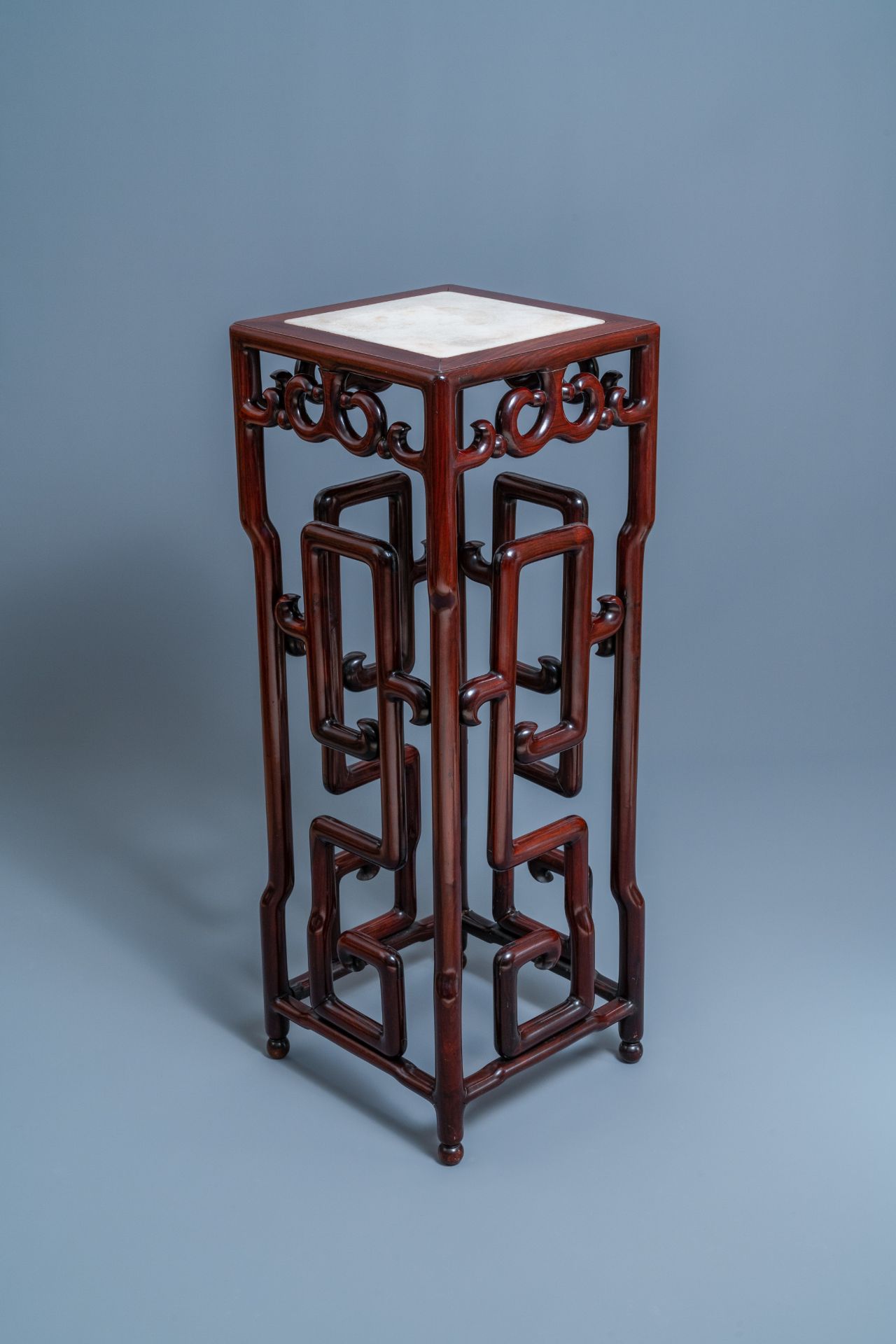 A tall Chinese marble-inlaid wooden stand, 20th C. - Image 2 of 11