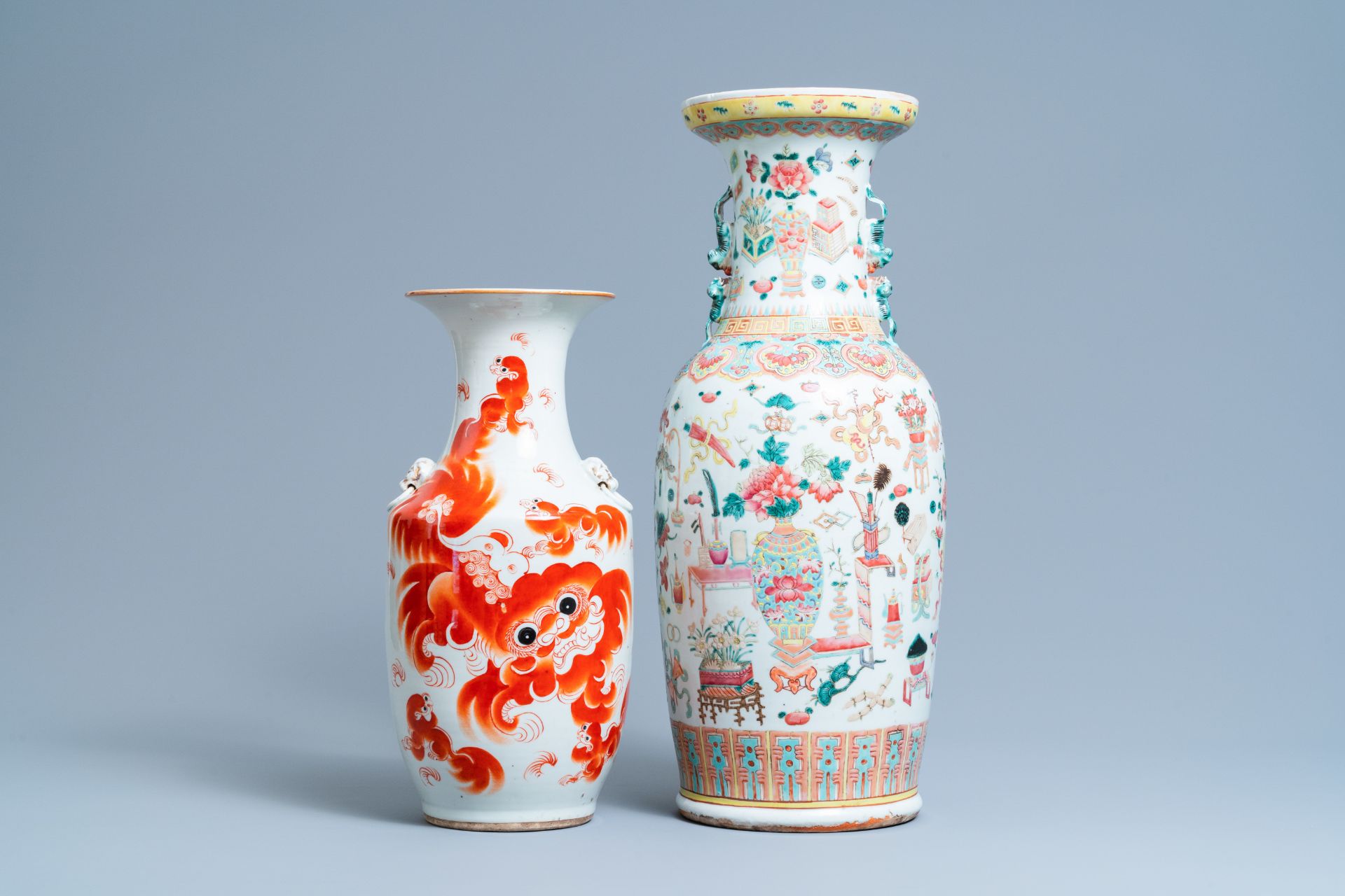 A Chinese famille rose 'antiquities' vase and an iron red Buddhist lion vase, 19/20th C.