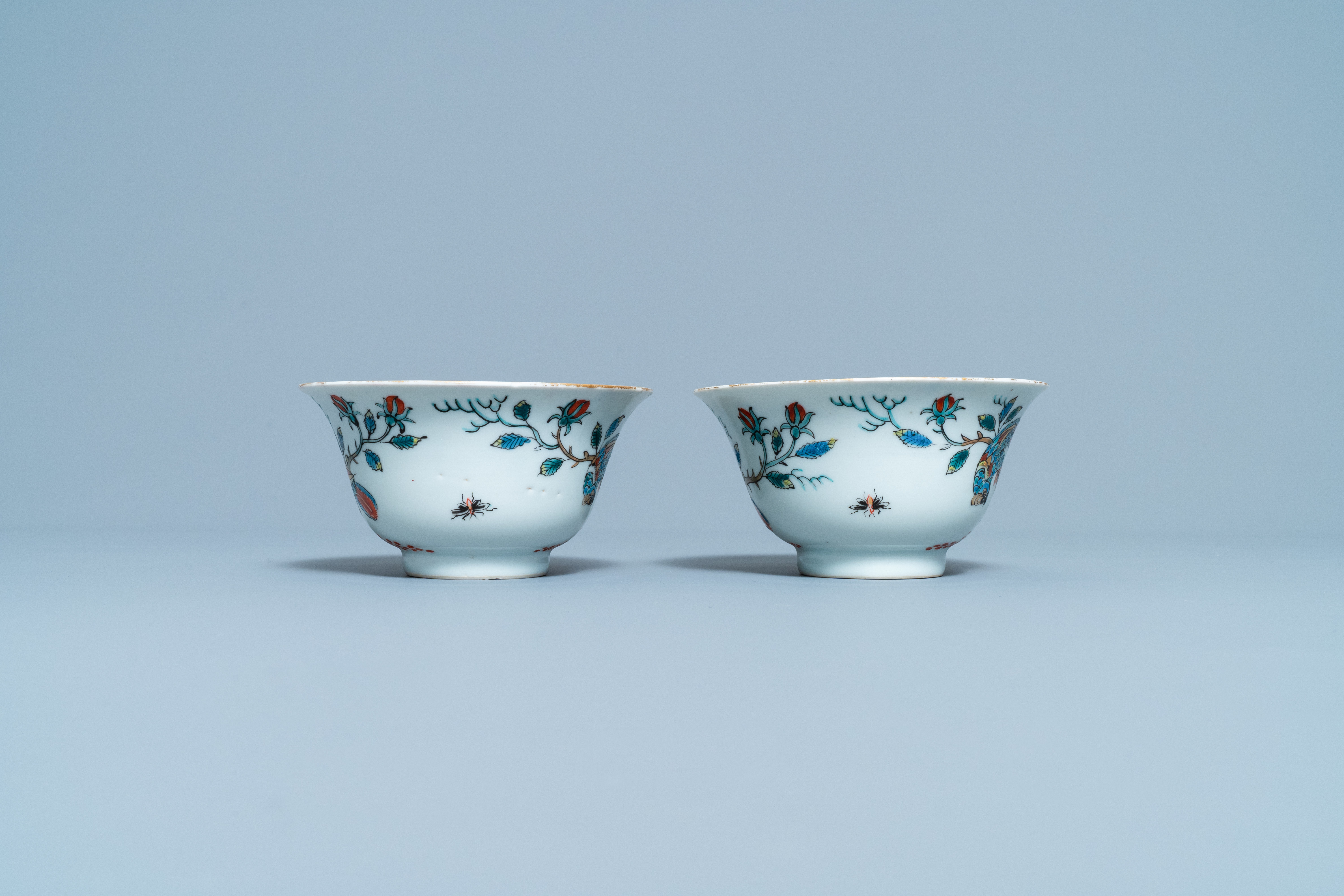A pair of Chinese Dutch-decorated 'parrot' bowls, Kangxi - Image 3 of 7