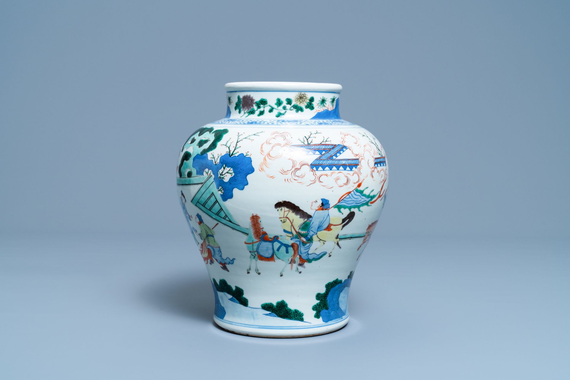 A Chinese wucai vase with equestrian scenes, 19th C. - Image 2 of 6