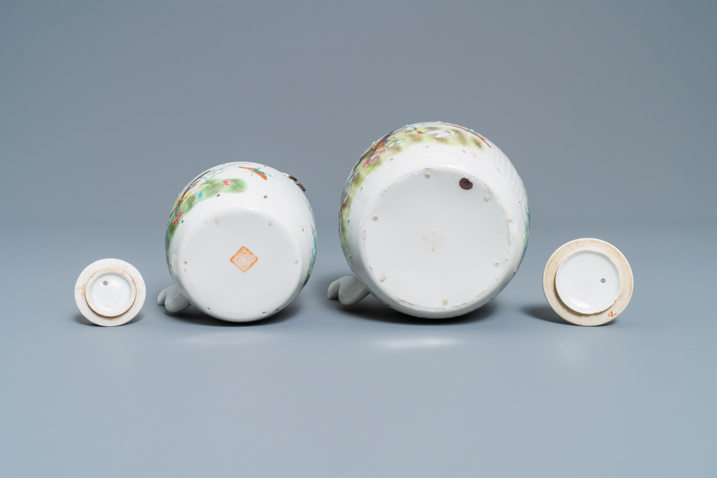 Two Chinese famille rose teapots and four covered bowls on stands, 19th C. - Image 17 of 42