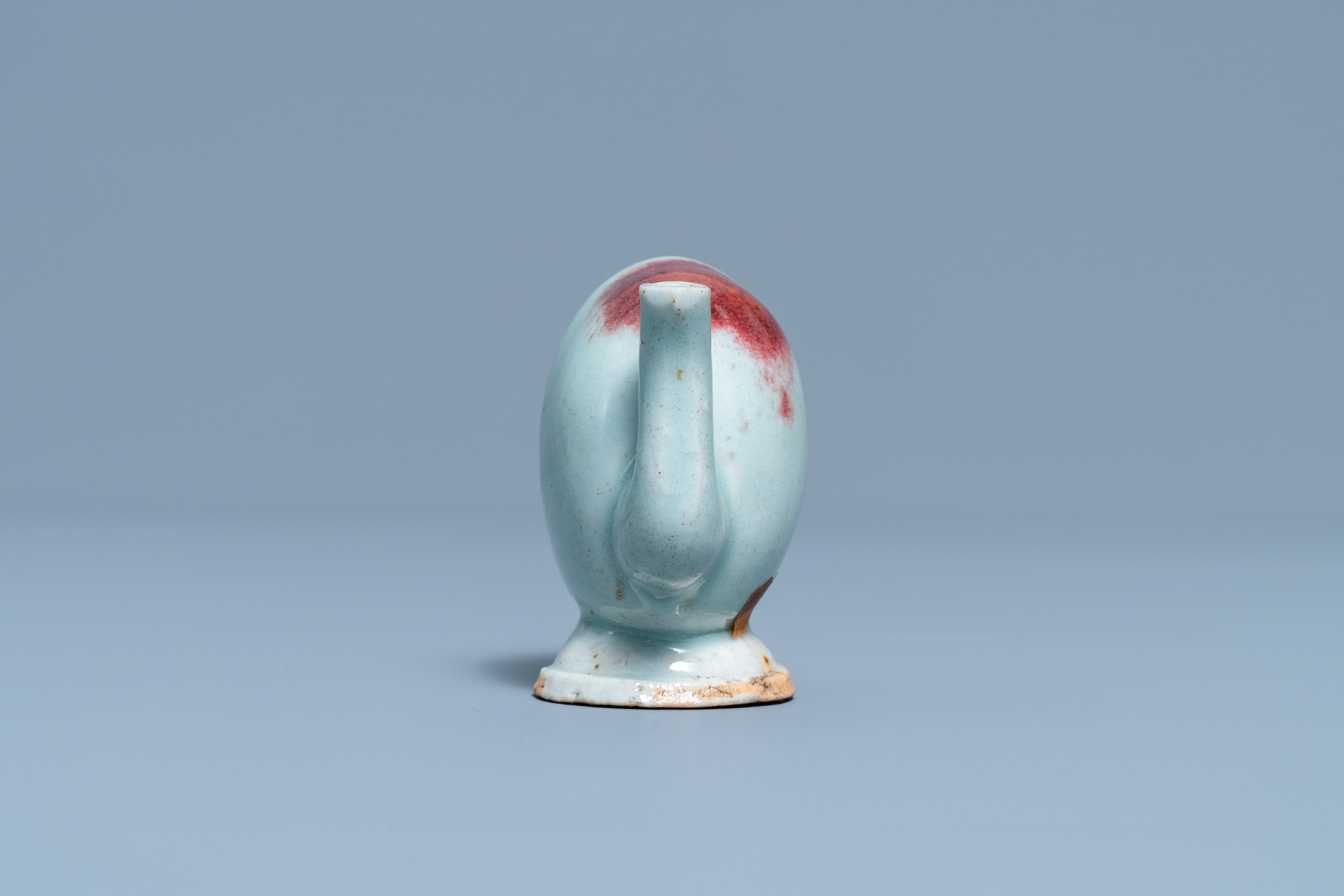 A Chinese miniature peach-shaped cadogan teapot with junyao glaze, Kangxi/Qianlong - Image 5 of 7