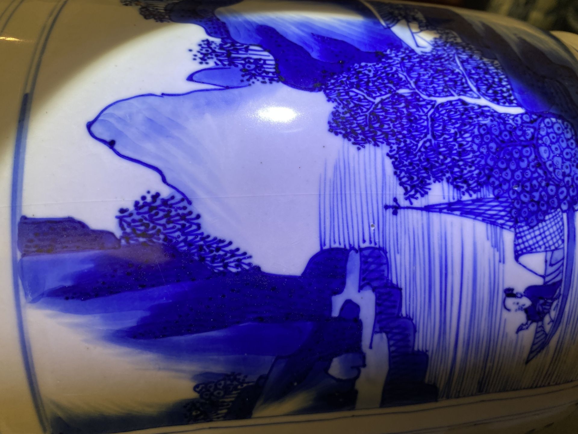 A Chinese blue and white 'antiquities and landscapes' rouleau vase, Kangxi - Image 23 of 35