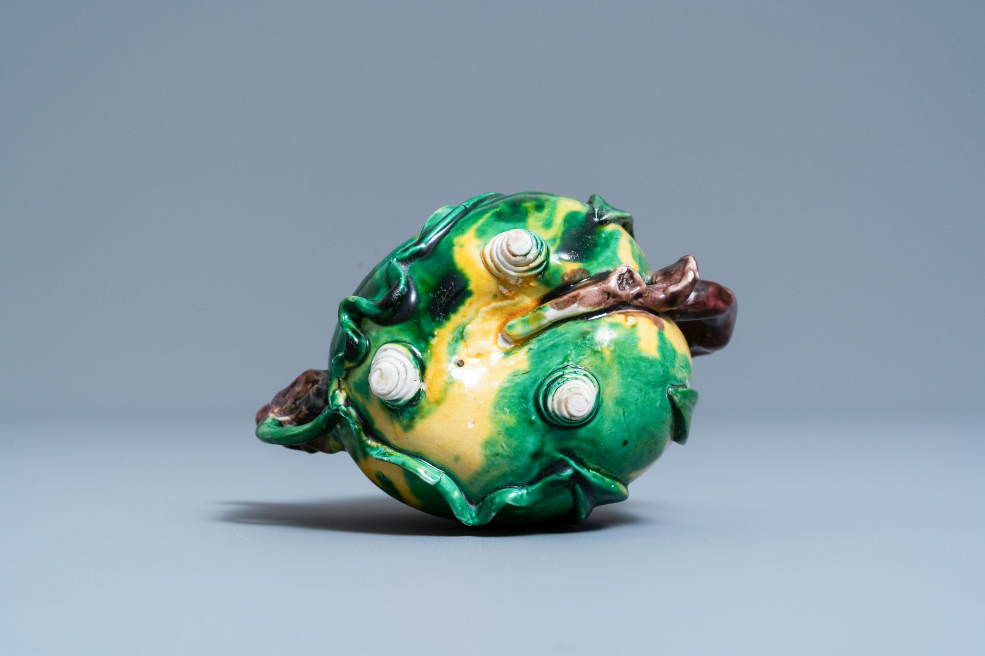 A Chinese verte biscuit peach-shaped 'cadogan' teapot, Kangxi - Image 7 of 7