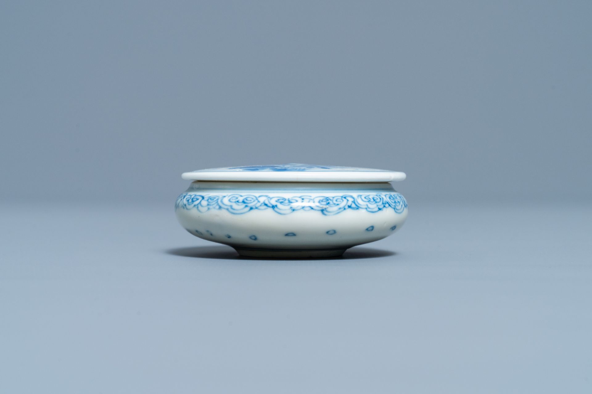 A rare Chinese blue and white 'erotical subject' box and cover, Kangxi - Image 3 of 8