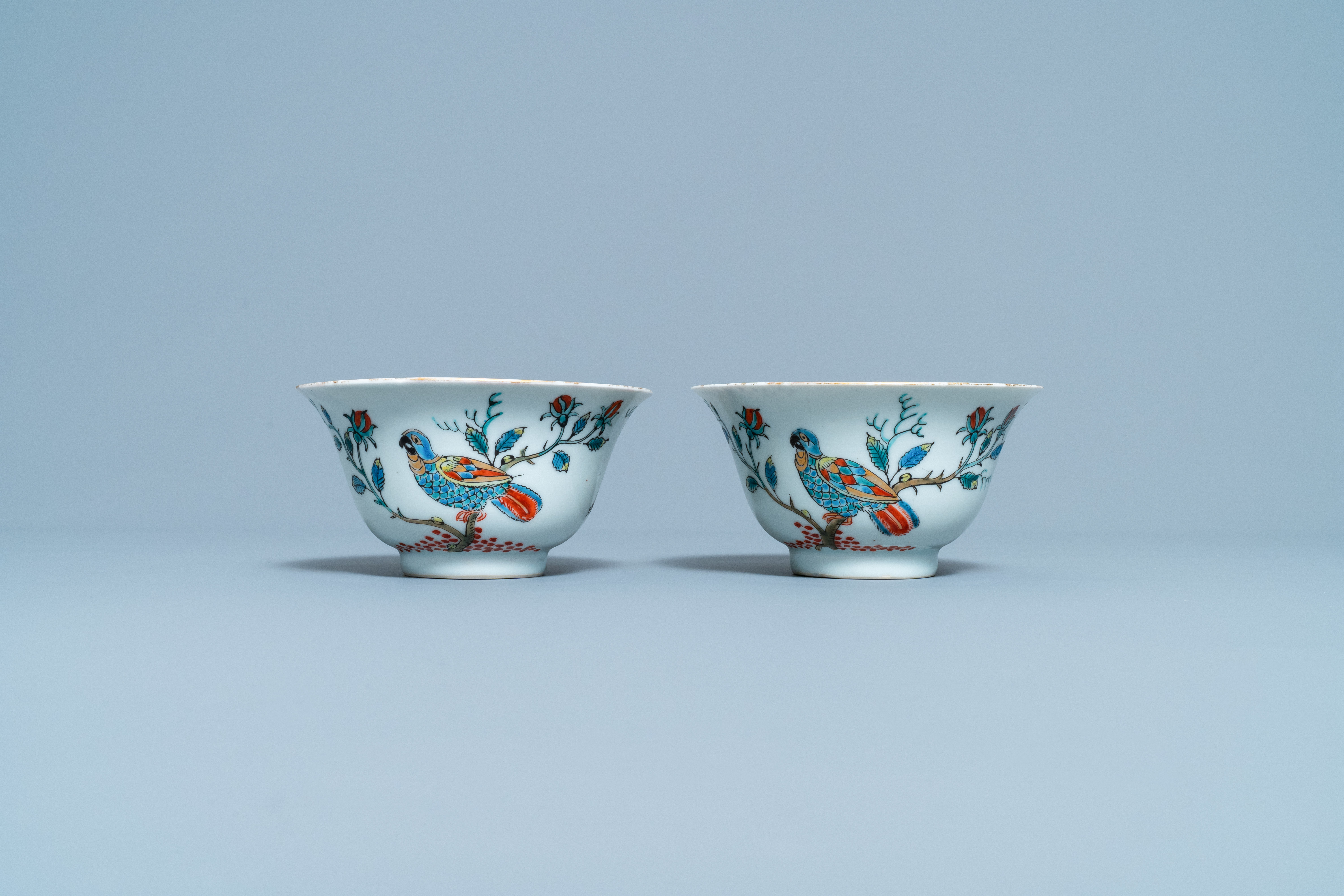 A pair of Chinese Dutch-decorated 'parrot' bowls, Kangxi - Image 2 of 7