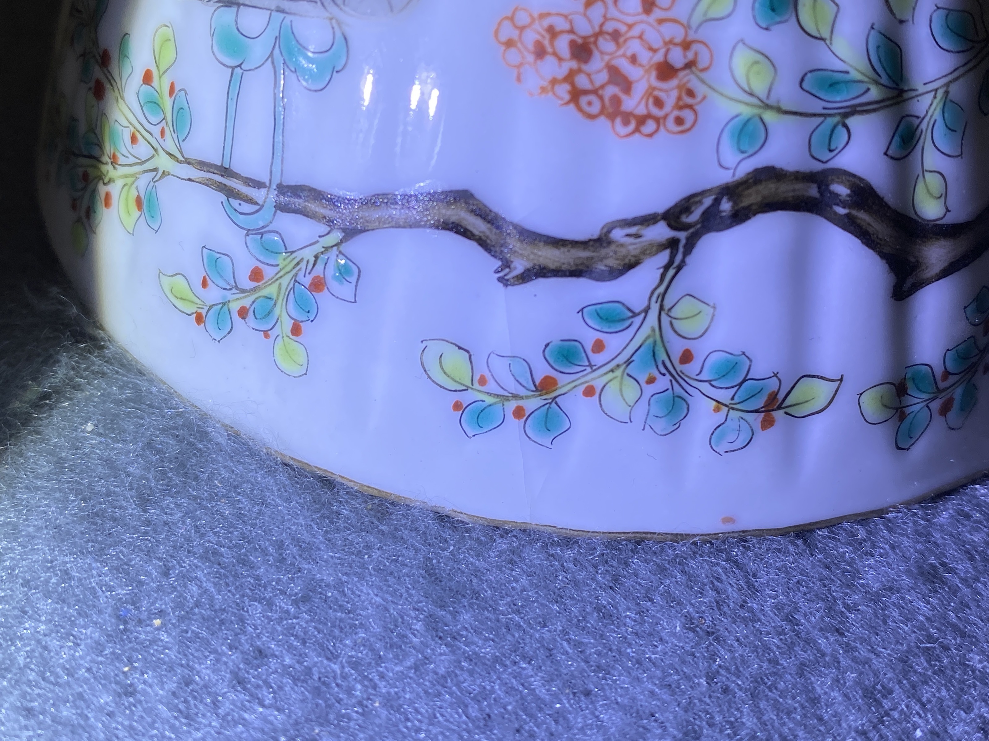 Two Chinese famille rose teapots and four covered bowls on stands, 19th C. - Image 31 of 42