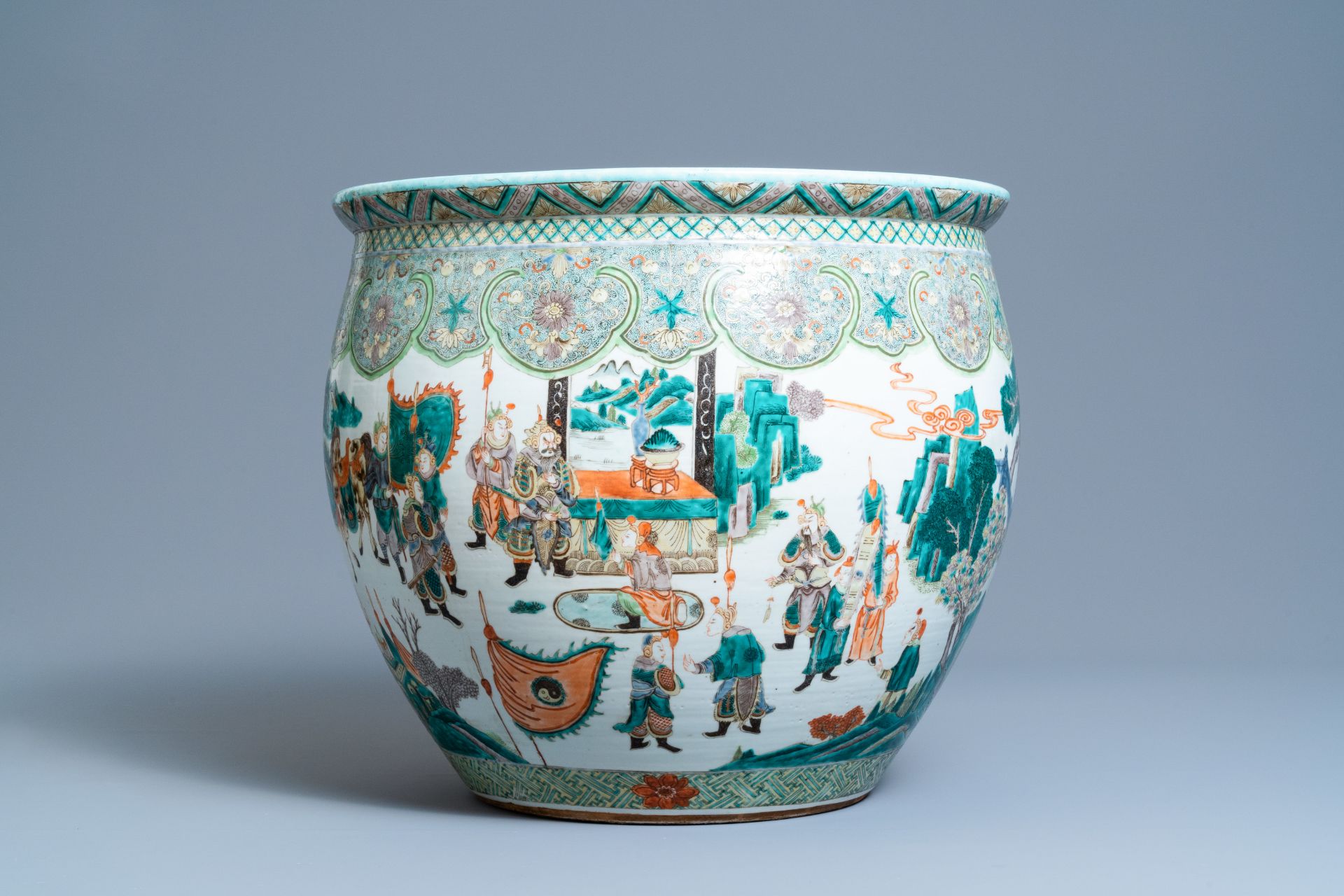 A large Chinese famille verte fish bowl, 19th C. - Image 4 of 7