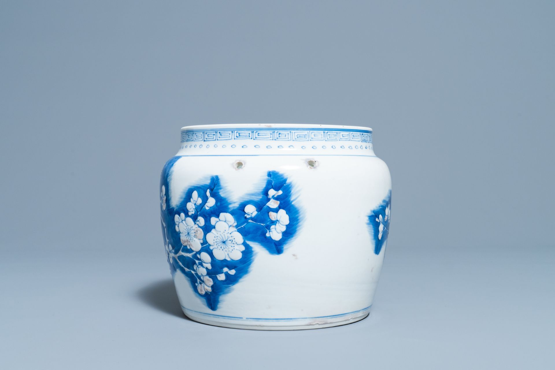 A Chinese blue, white and copper red 'prunus flowers' bowl, Kangxi - Image 8 of 11